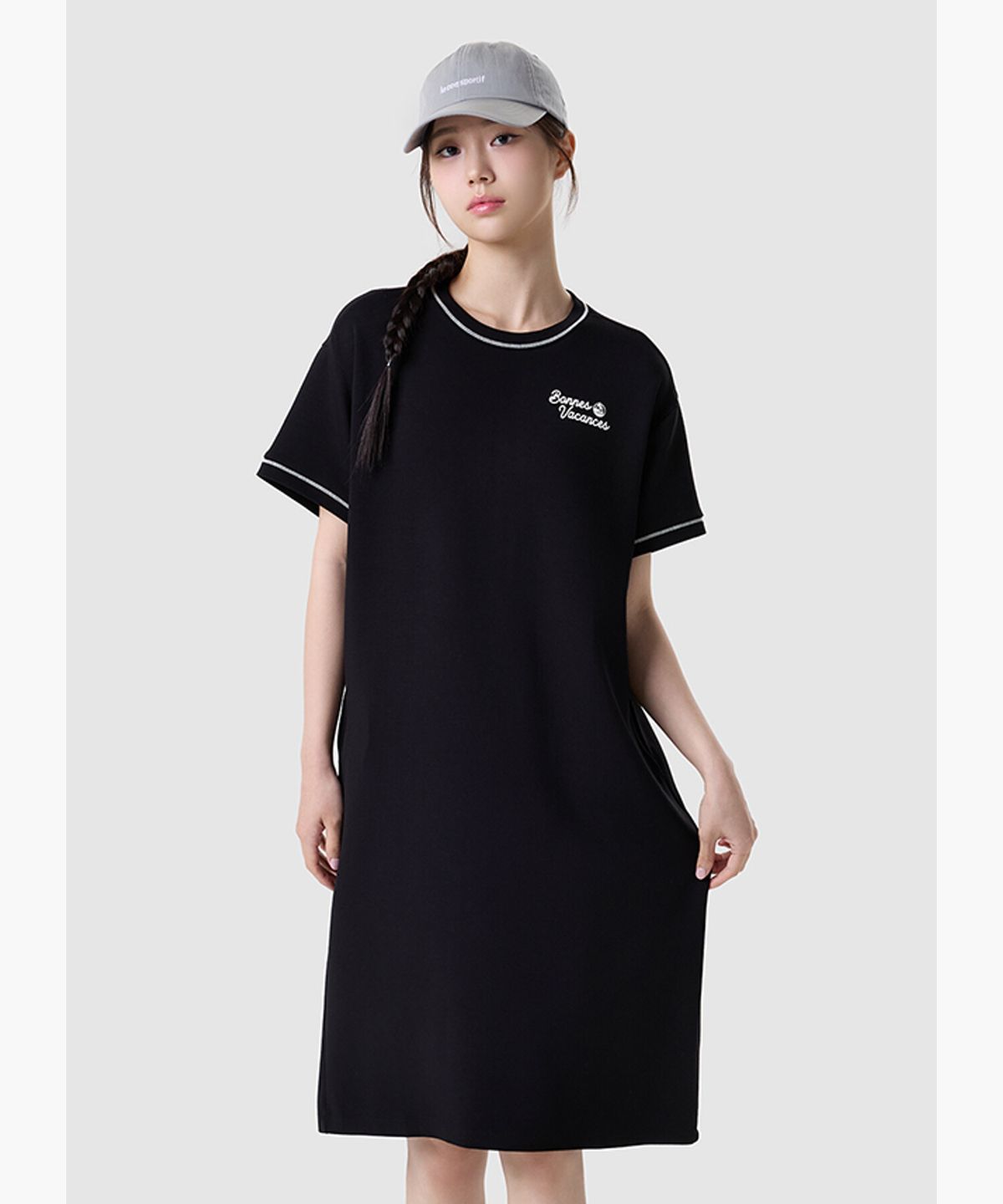 르꼬끄(LECOQ) 여성 쿨텐션 루즈핏 라운드넥 원피스 - 블랙 QR222OOP61