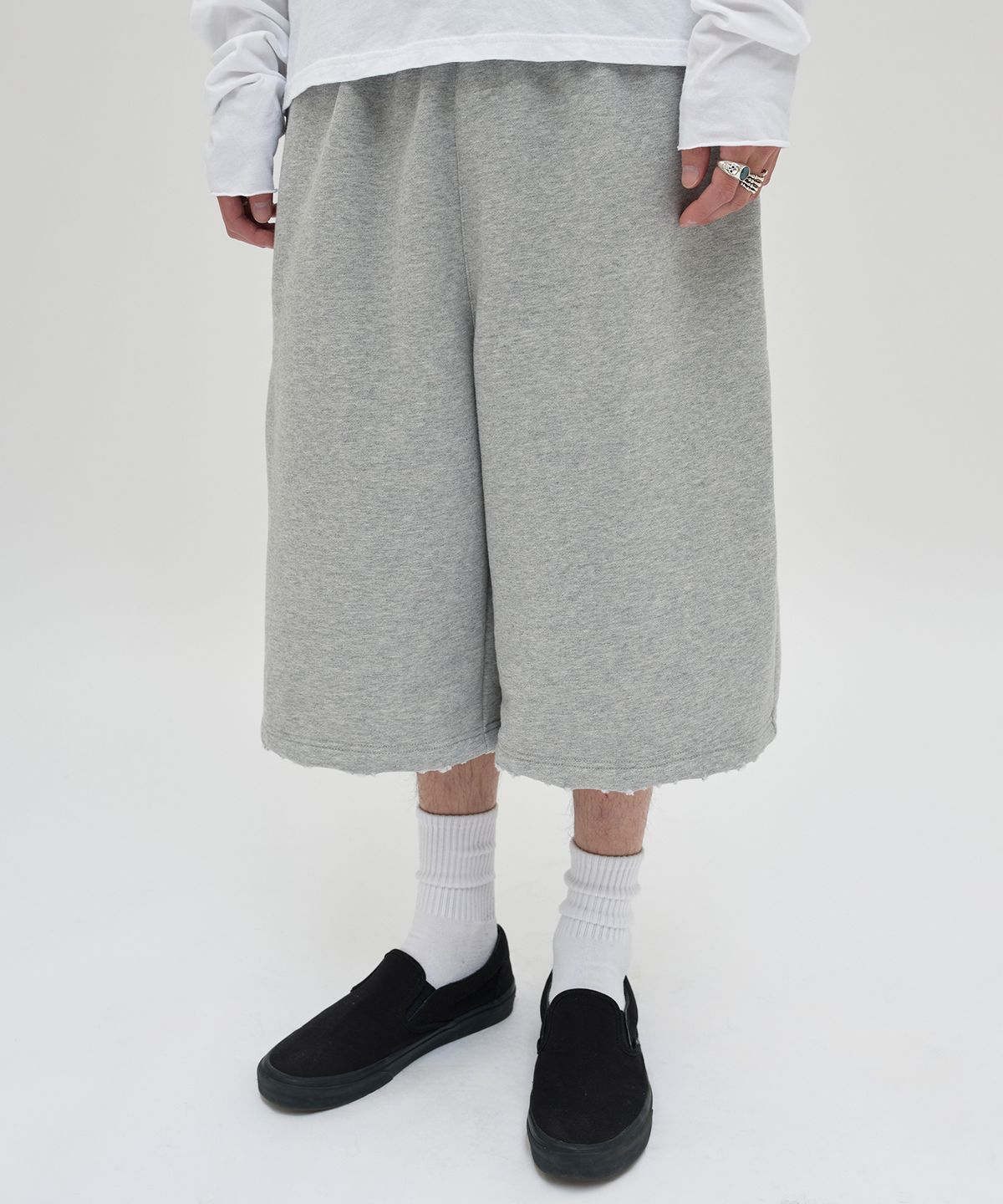 스웨이드(SUADE) CUT EDGE SWEAT SHORTS [GRAY]