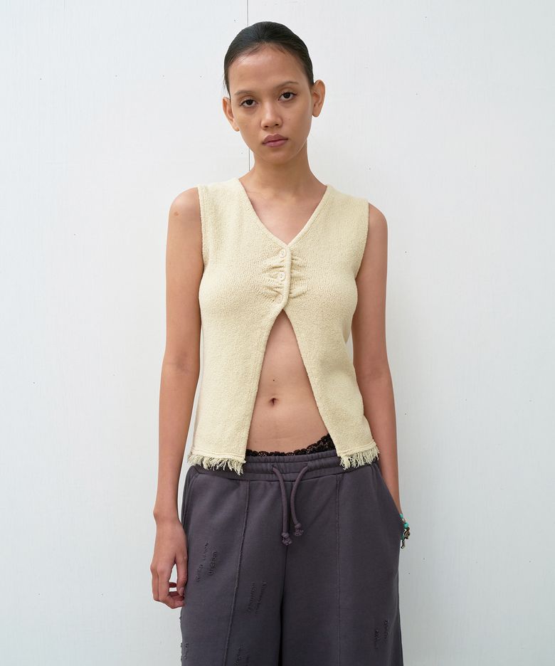 BUTTON KNIT VEST (W) IVORY
