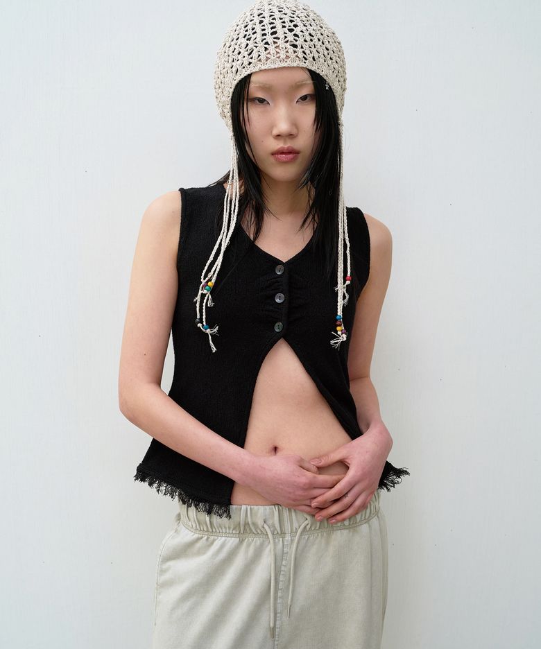 BUTTON KNIT VEST (W) BLACK