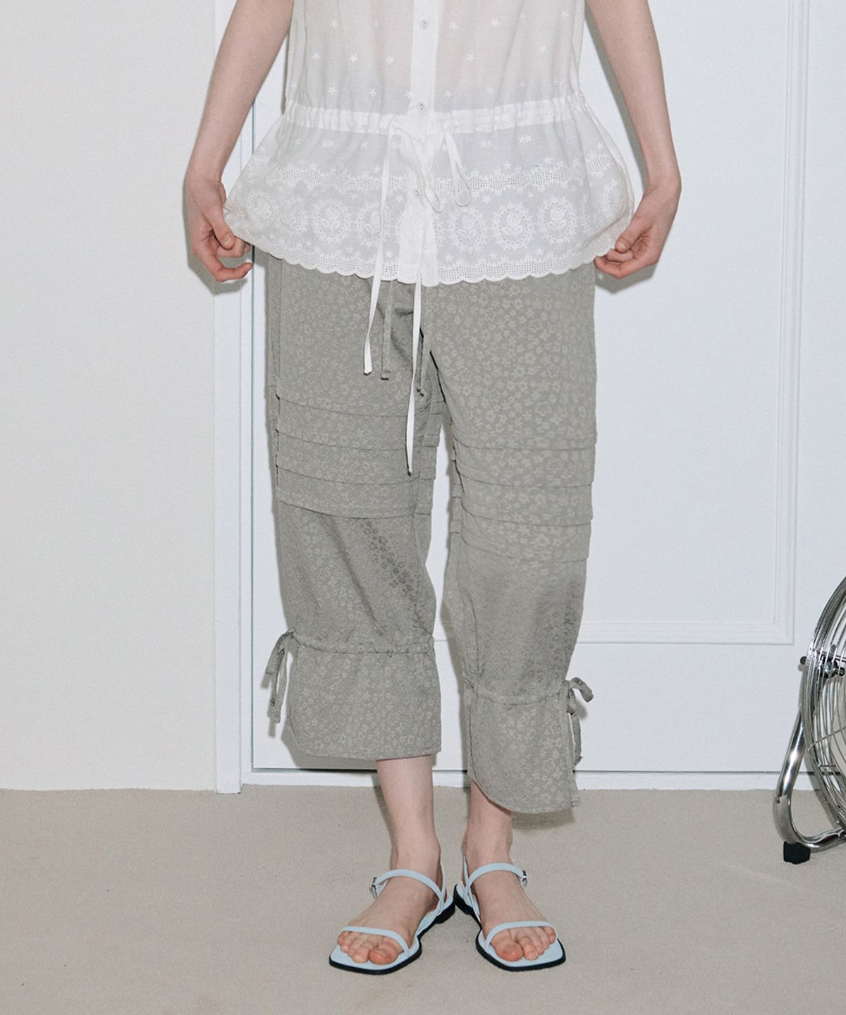 시눈(SINOON) Eyelet Ribbon Pants (Grey)
