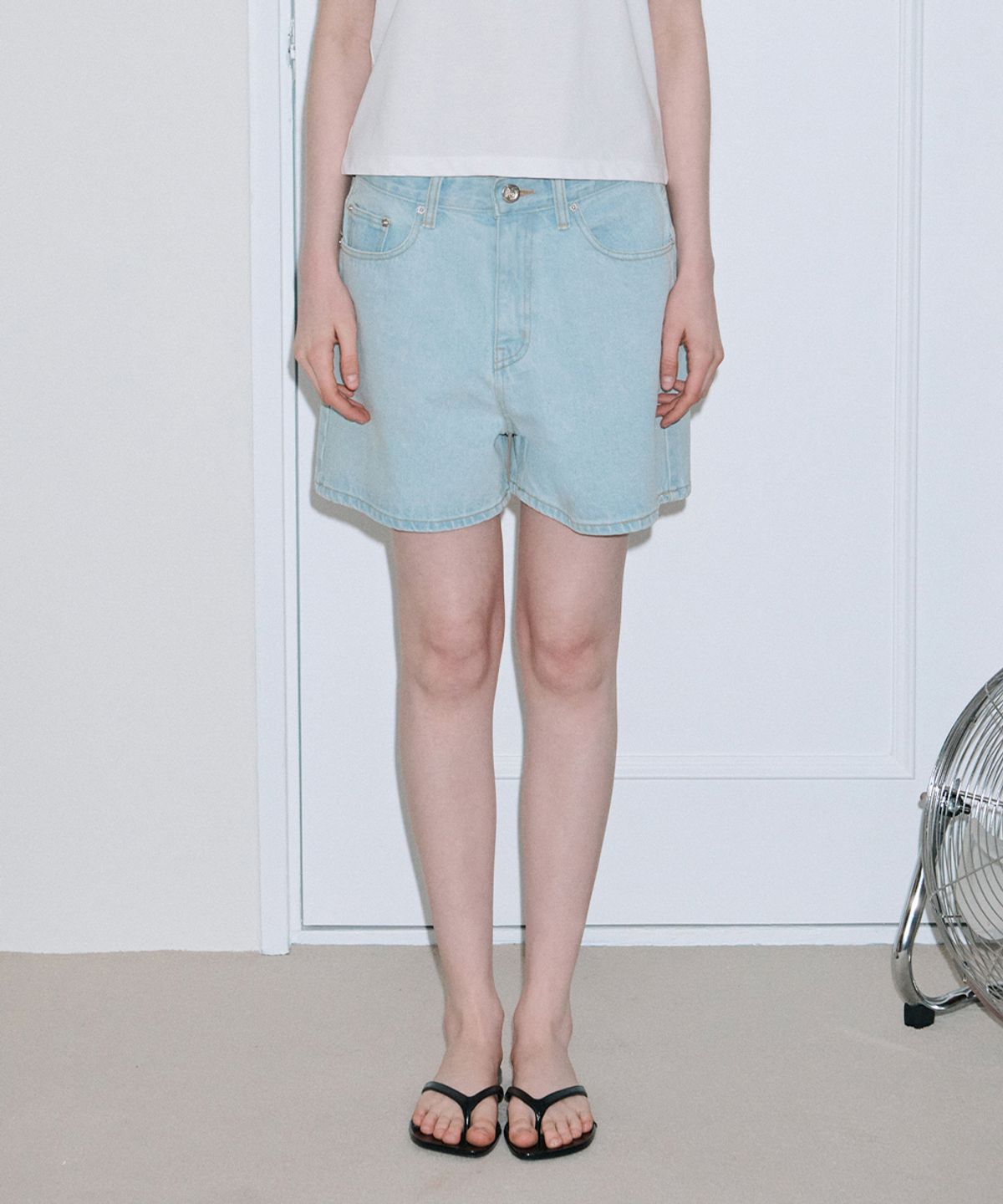시눈(SINOON) High-Waist Crop Denim (Light Blue)
