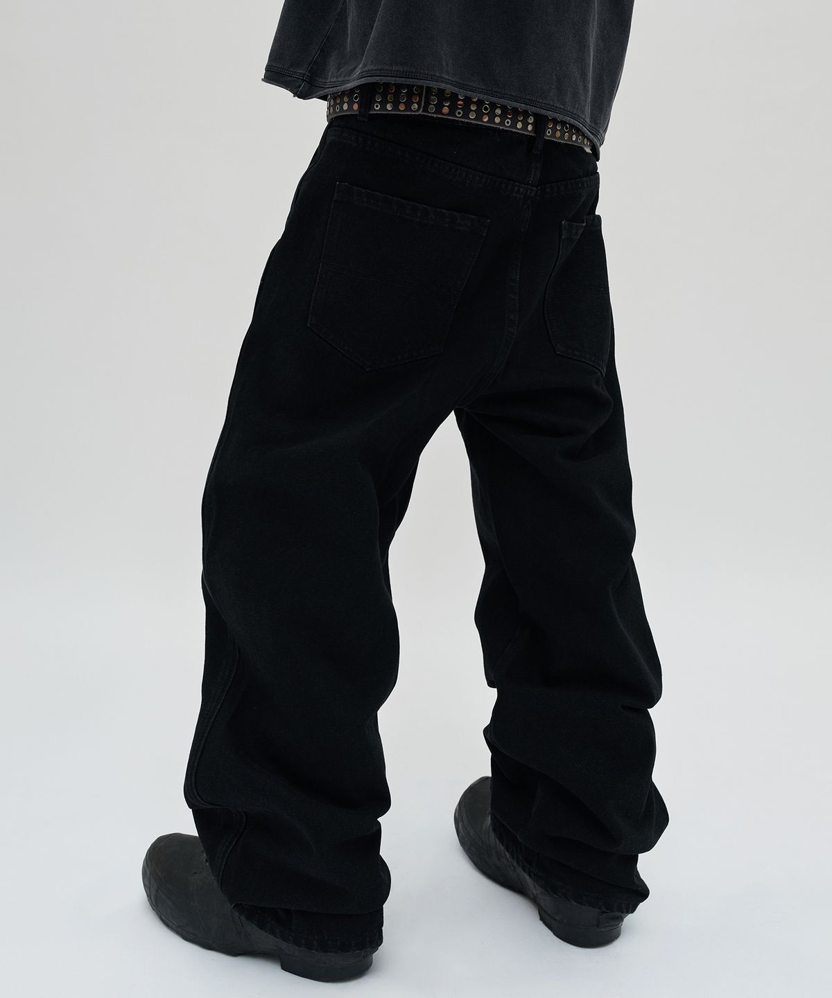 스웨이드(SUADE) CURVED FLARE DENIM [BLACK]