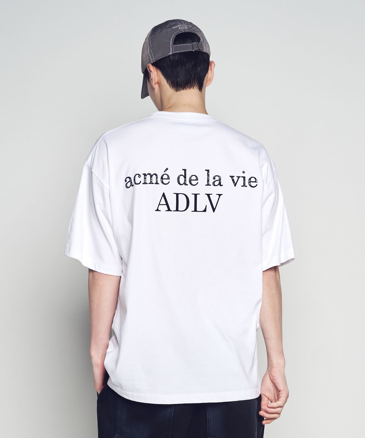 아크메드라비(ACME DE LA VIE) FLOCKING BASIC LOGO SHORT SLEEVE T-SHIRT