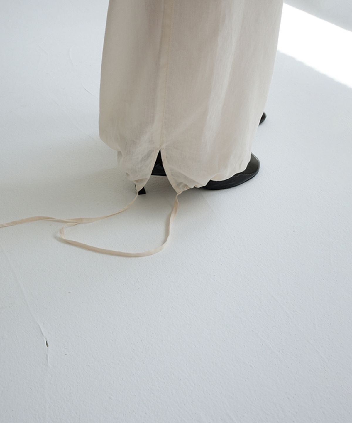 더룸(THELOOM) SUMMER JOGGER TROUSERS_LIGHT BEIGE