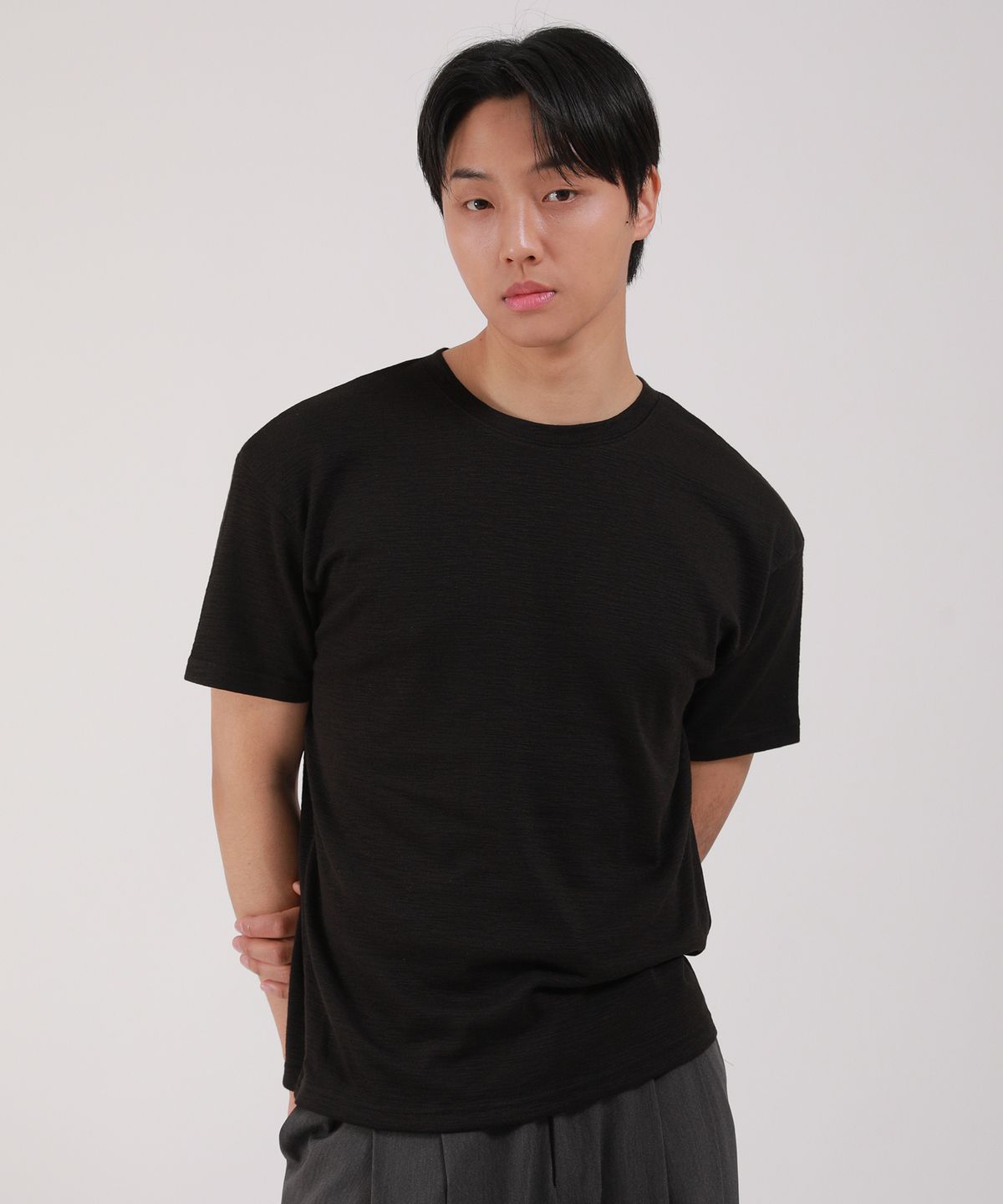 디벨로브(DEVELOVE) 슬라브 라운드 반팔 티셔츠_블랙
