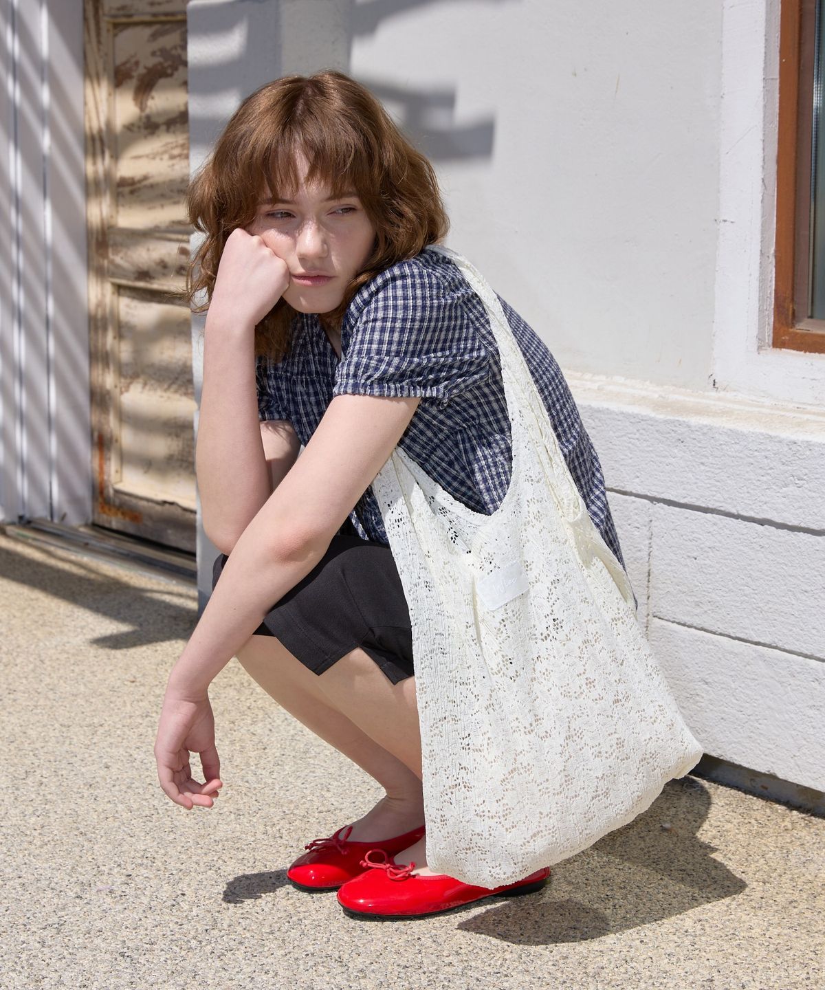 위오이(WIOE) Pleated Lacy Hobo Bag_White
