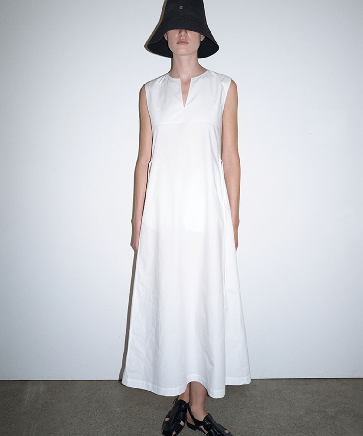 더룸(THELOOM) V-NECK MAXI DRESS_WHITE