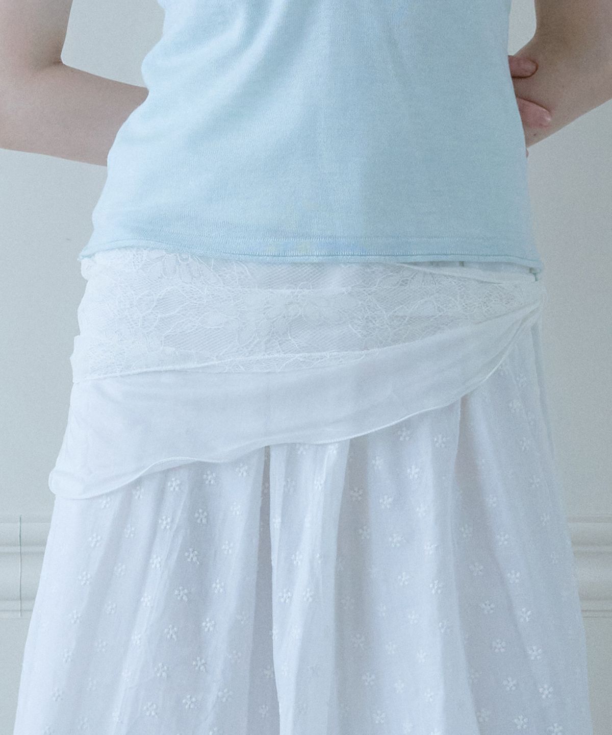 힐리오트(HEALIOTE) BLOOMING RHOMBUS SCARF_WHITE