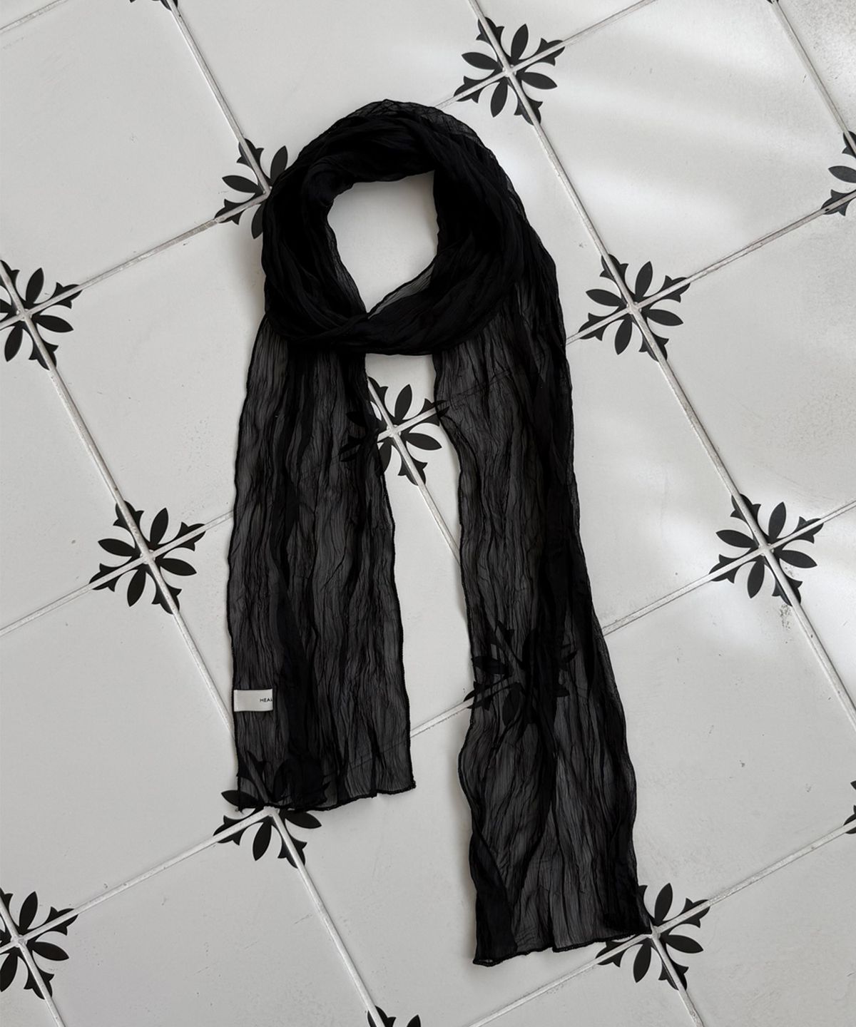 힐리오트(HEALIOTE) WRINKLE WAVE SCARF_BLACK