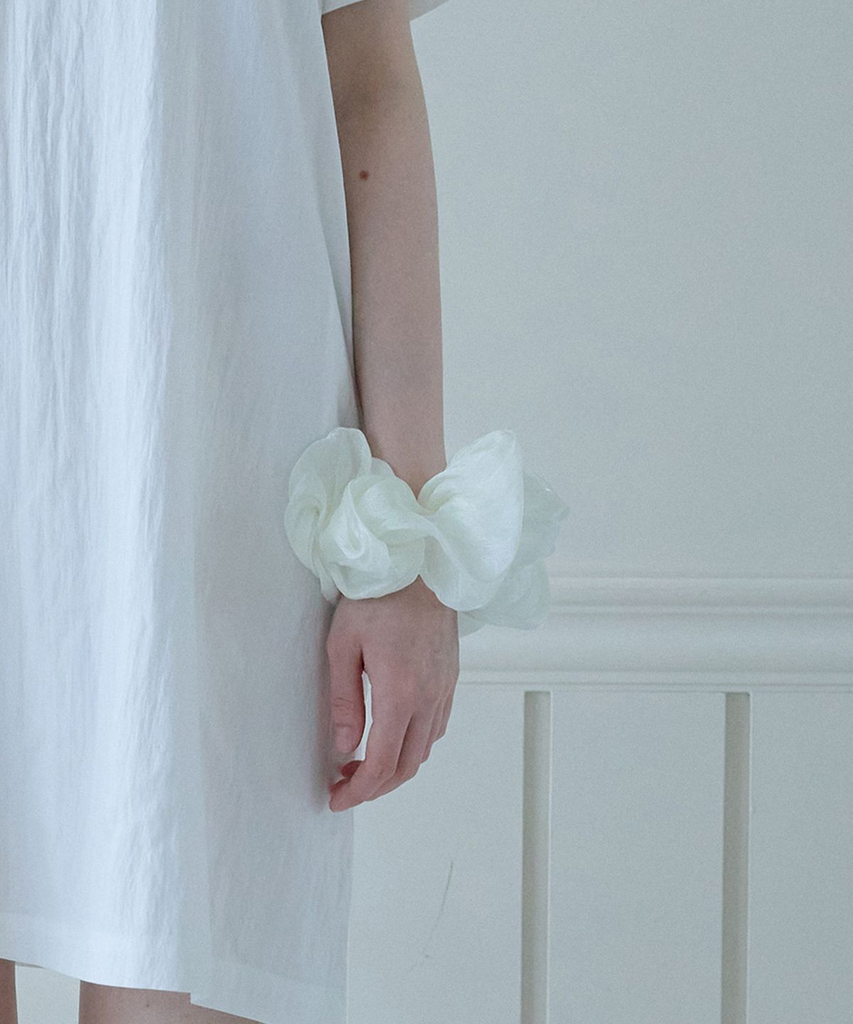 힐리오트(HEALIOTE) TENDER WRINKLE SCRUNCH_IVORY