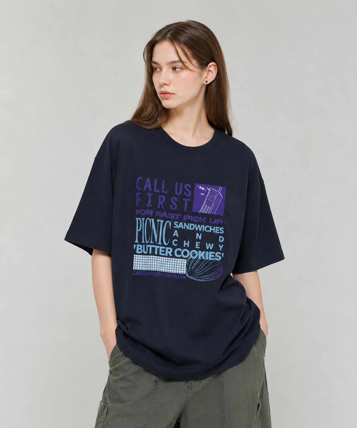 카고브로스 포 우먼(CARGOBROS FOR WOMAN) 퍼스트 피크닉 타이포 반팔티 (네이비)
