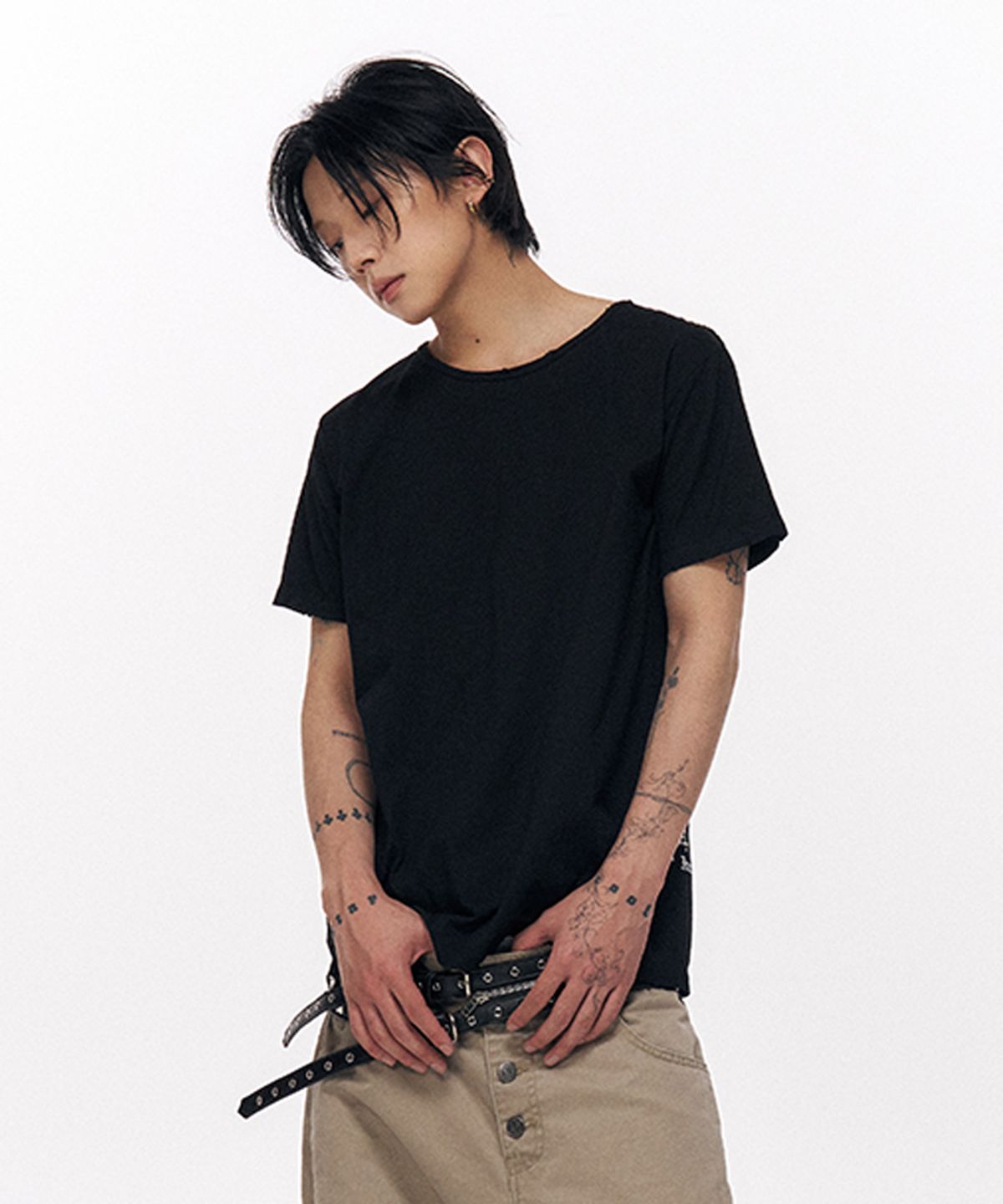 스키즘 인듀싱(SCHISM INDUCING) CROSS CROPPED T SHIRT BLACK
