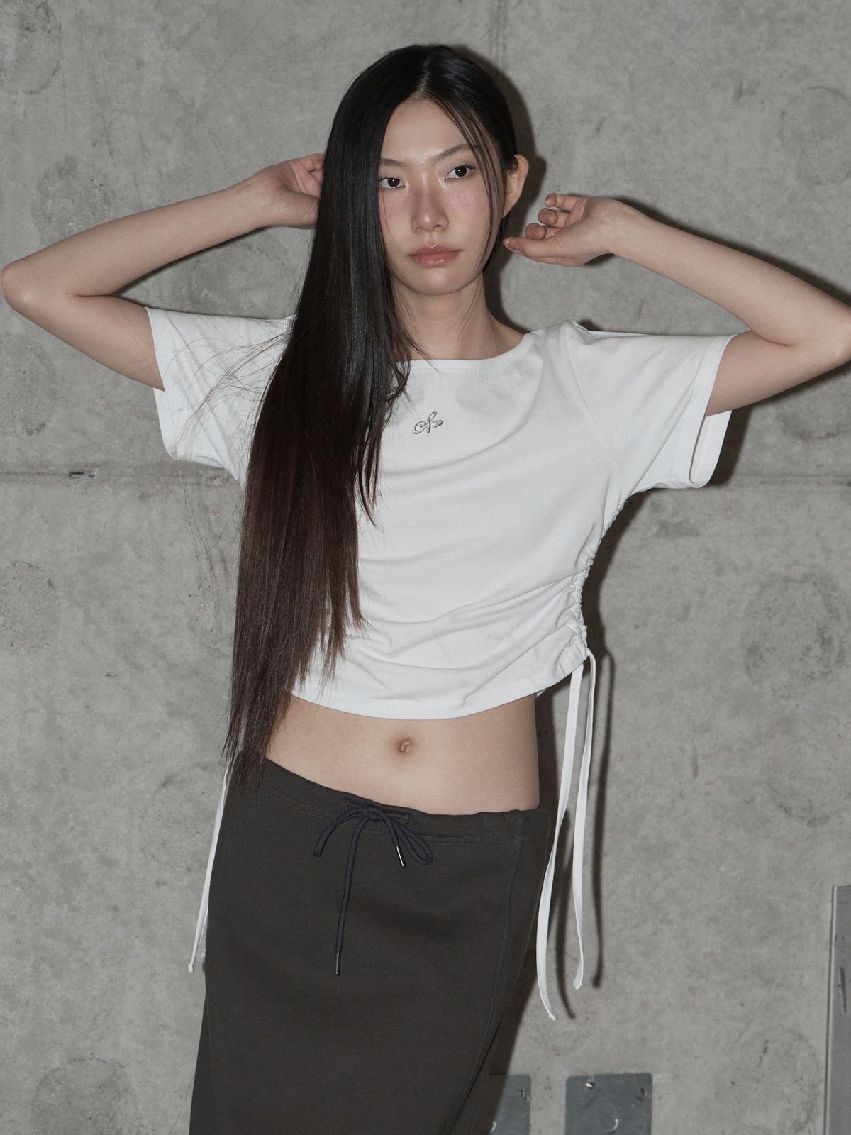 스웨이글로우(SWAYGLOW) 로고심볼 스트링 보트넥  티셔츠 (WH)
