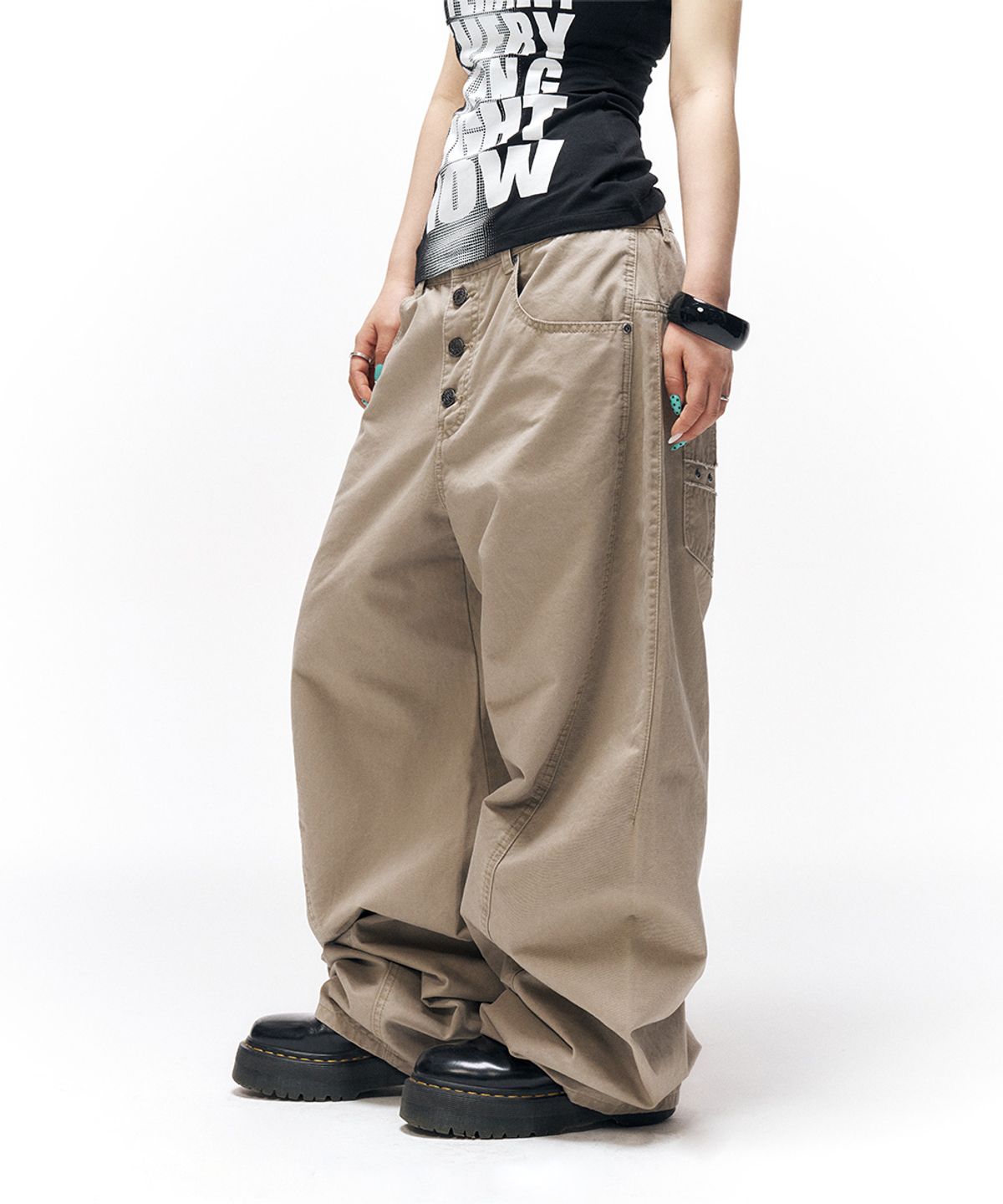 스키즘 인듀싱(SCHISM INDUCING) ENGINEERED CURVED PANTS BEIGE