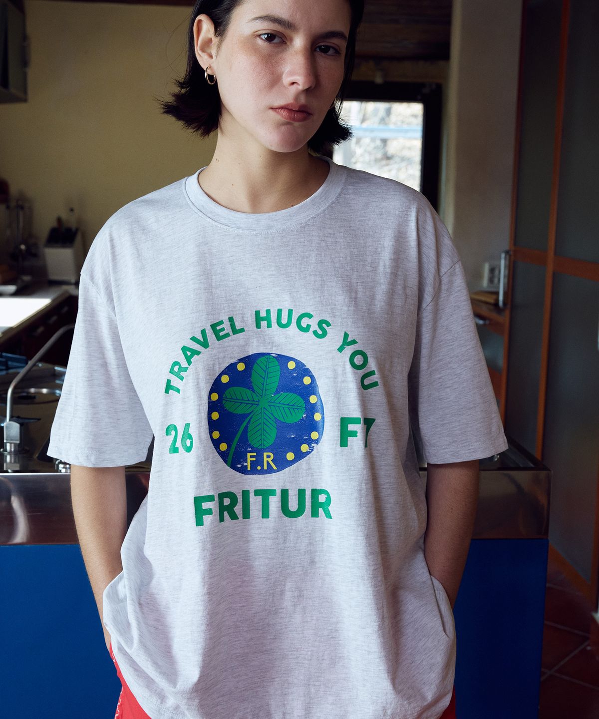 프리터(FRITUR) Clover Hug T-shirt Light grey_F262TS03