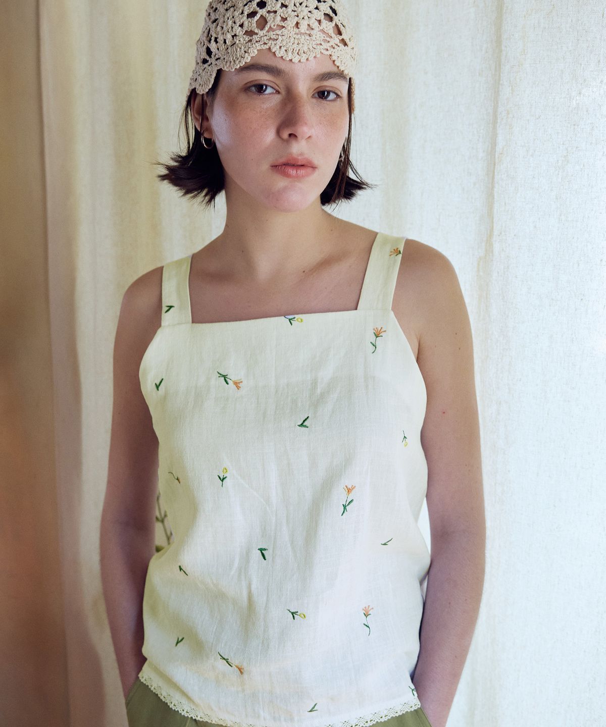 프리터(FRITUR) Bloom Embroidered Sleeveless Top White_F262BL04