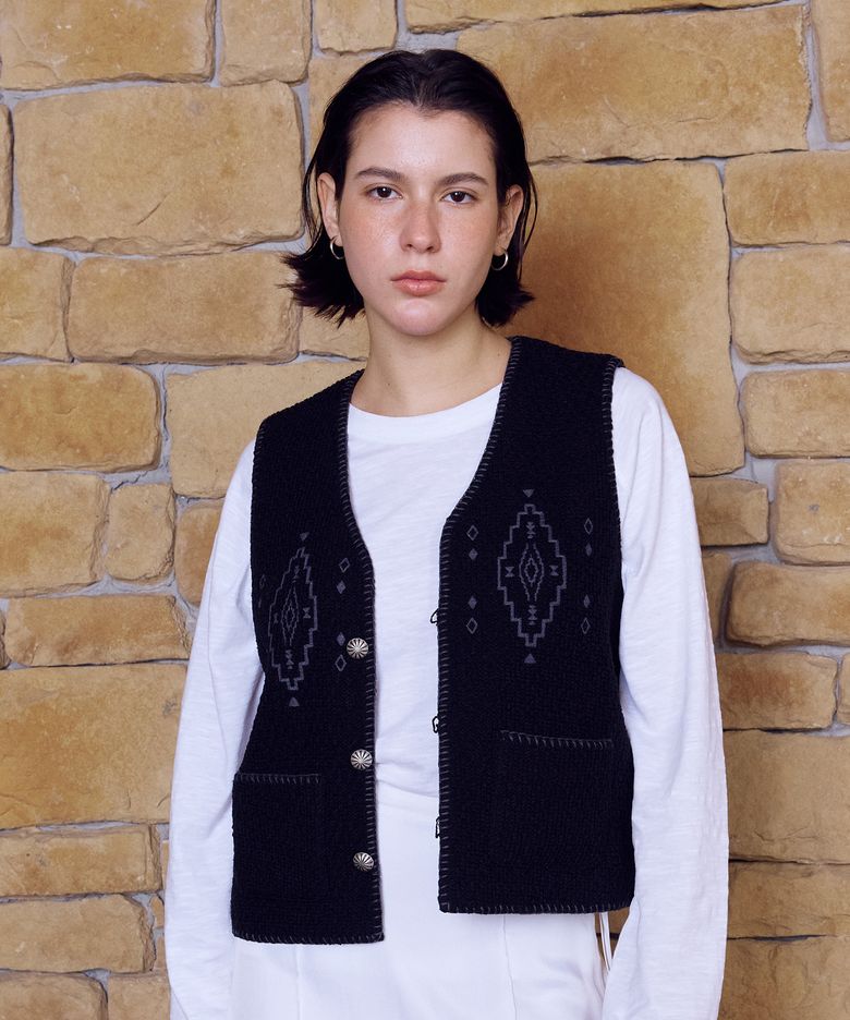 Aztec Embroidered Vest Black_F262VE01