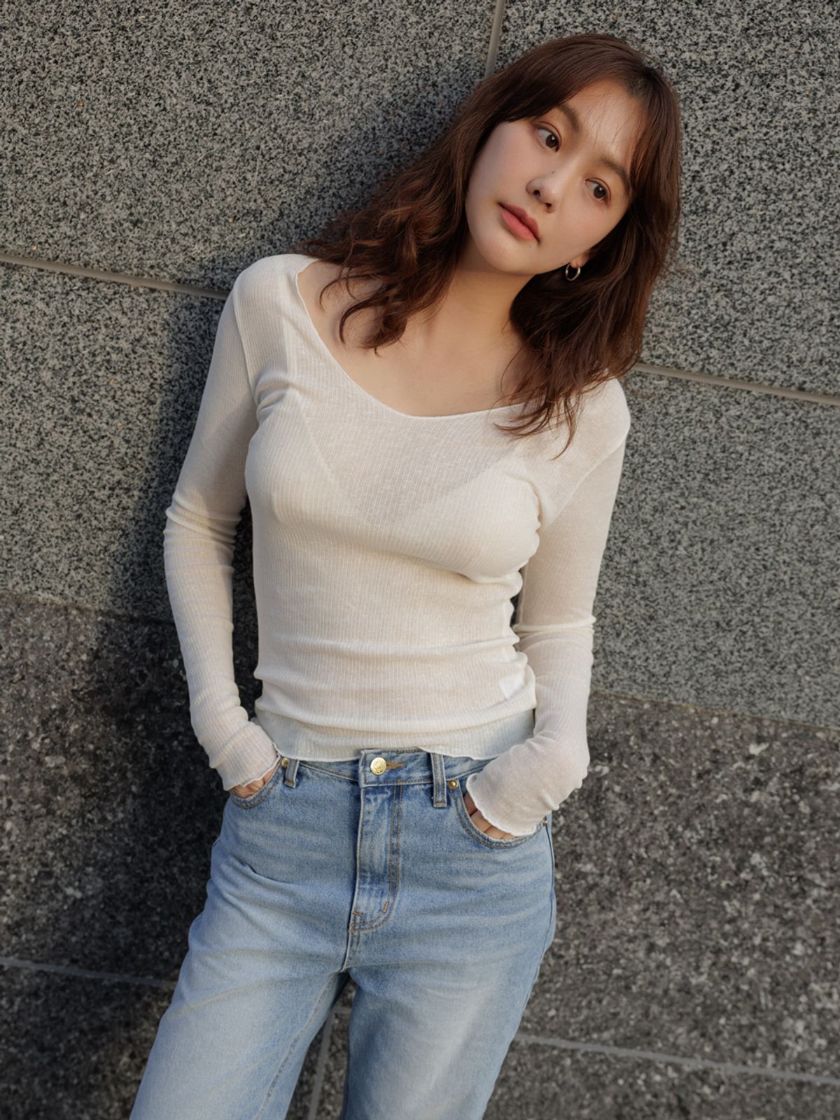 루몽드(LUMANDE) 슬림 브이넥 골지 티셔츠