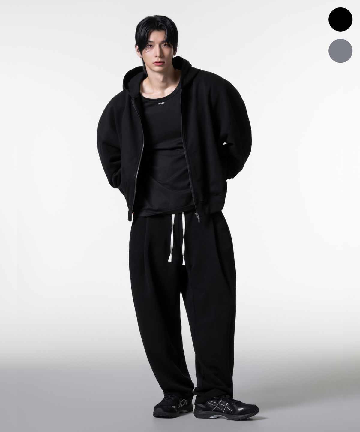 어센더(ASCENDER) 커브드 사이드 핀턱 스웨트 팬츠 2color