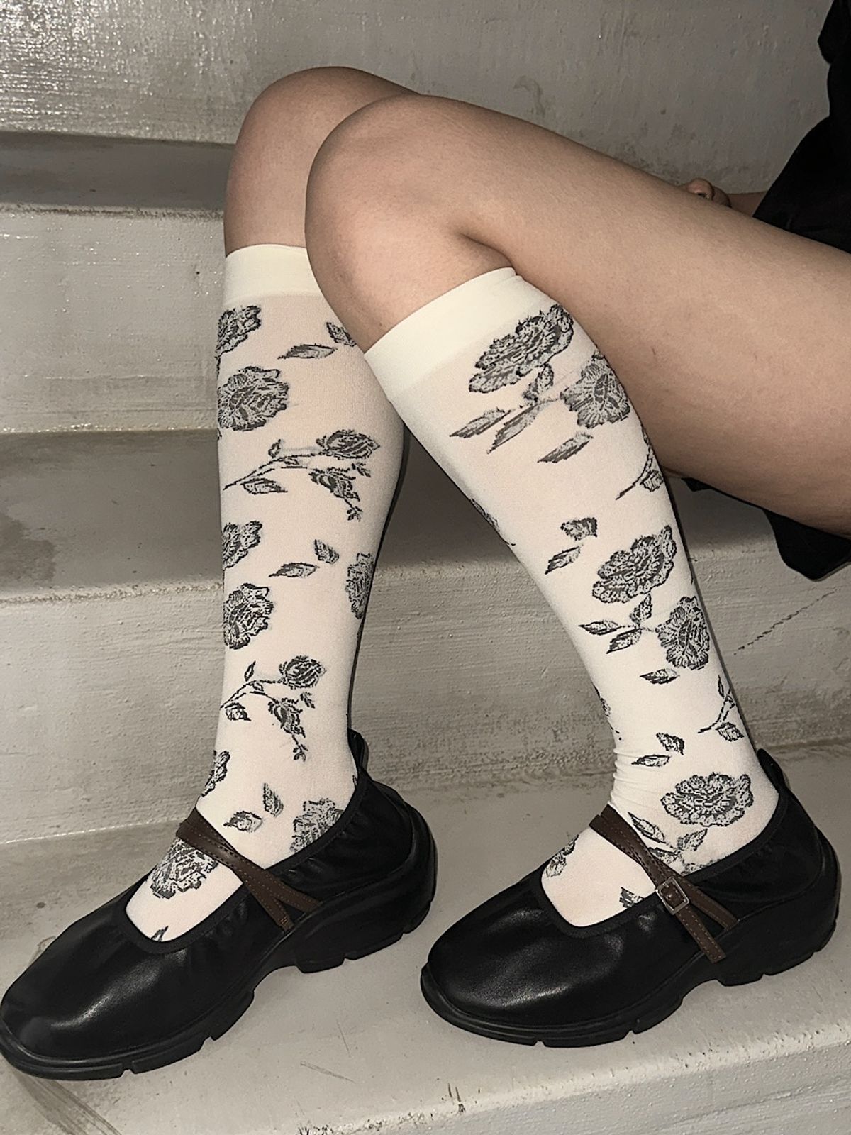 아포엠(APOEM) Flower Sheer Knee Socks(2C)