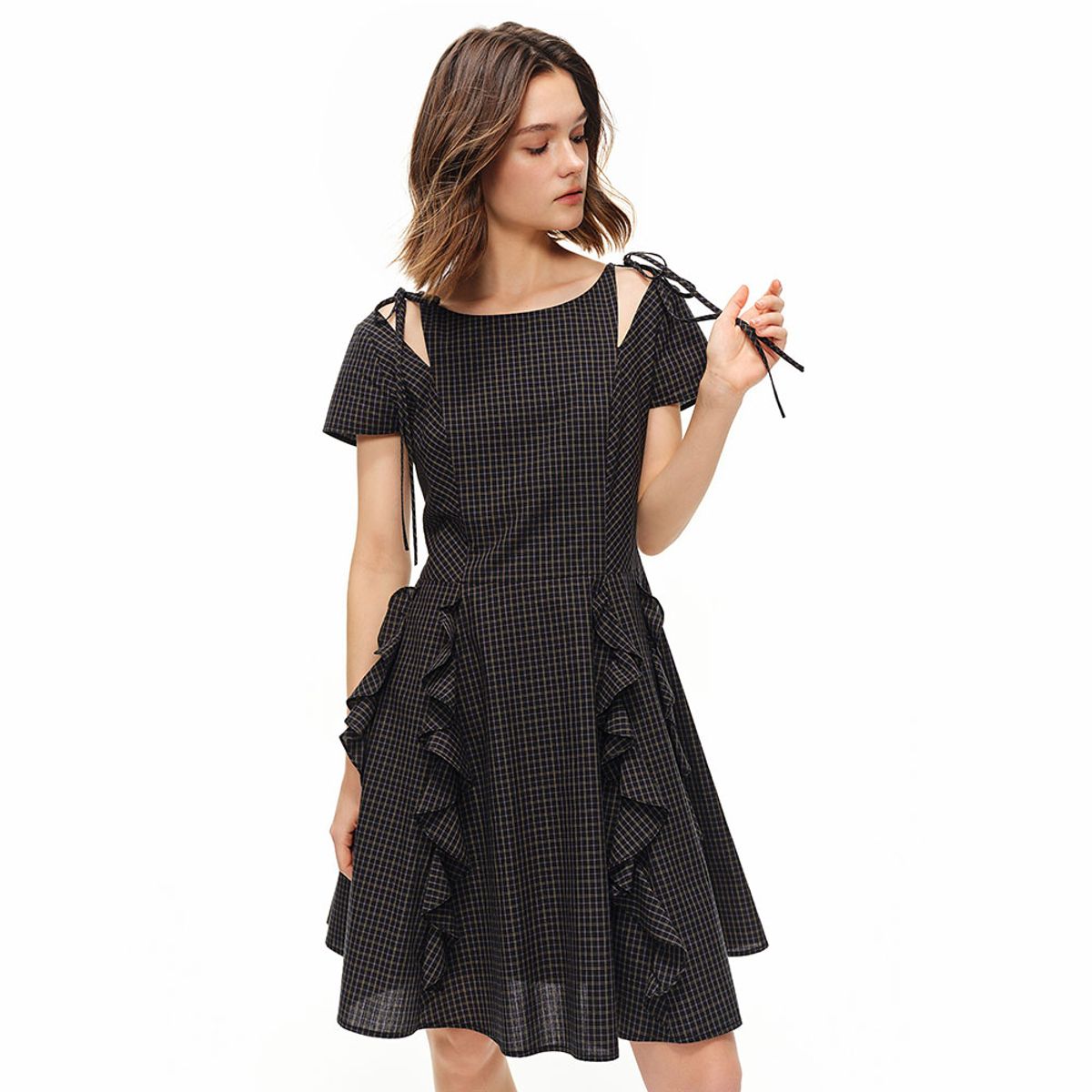 에이앤레이(AEIREI) AR_Check ruffle cut-out dress