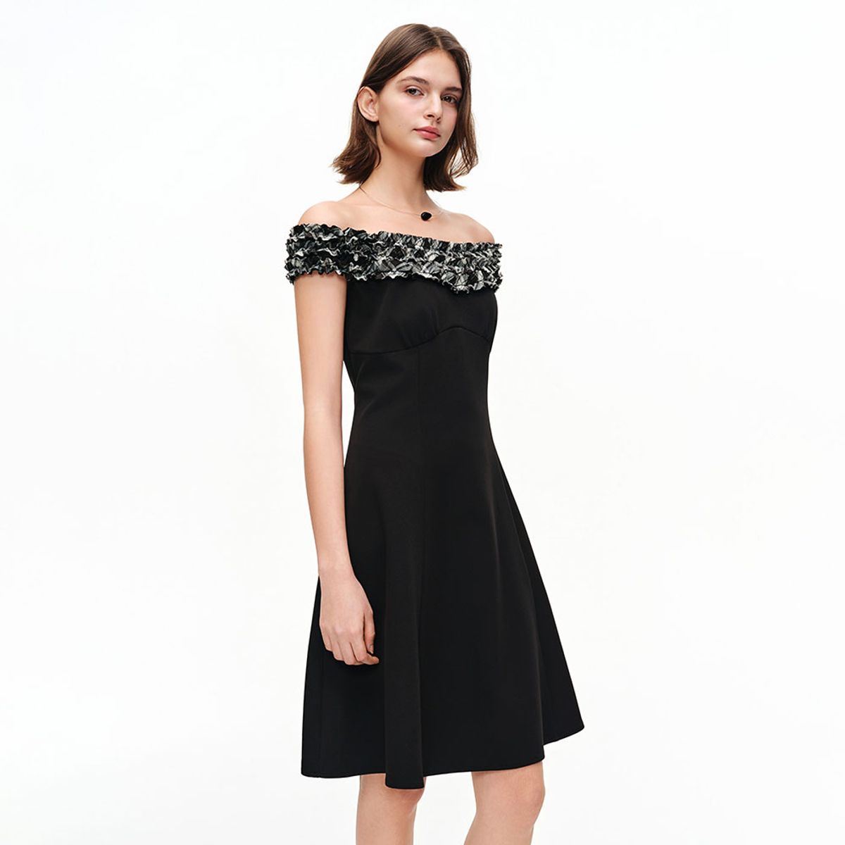 에이앤레이(AEIREI) AR_Ruffled off-shoulder dress