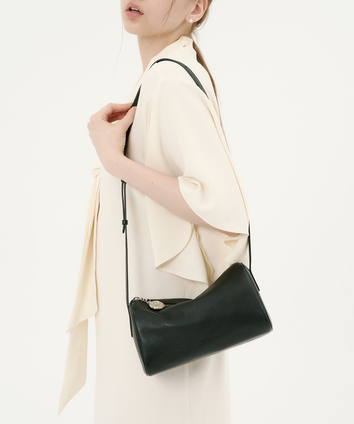 앤오즈(ANODDS) PIDI MEDIUM SHEEPSKIN crossbody shoulder bag