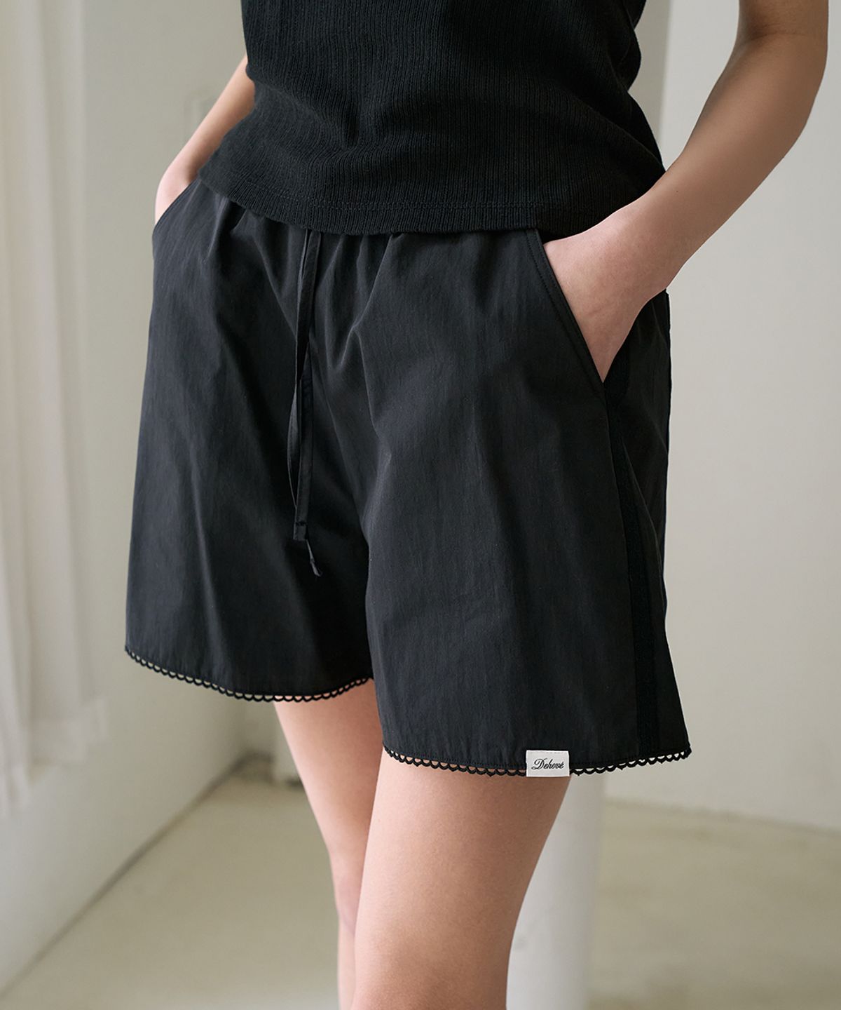드헤베(DEHEVE) Lace Trim Summer Shorts [Black]