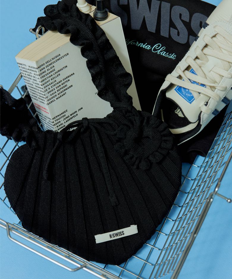 K-SWISS X PLEATSMAMA 하트백_2KSBGMV508BK