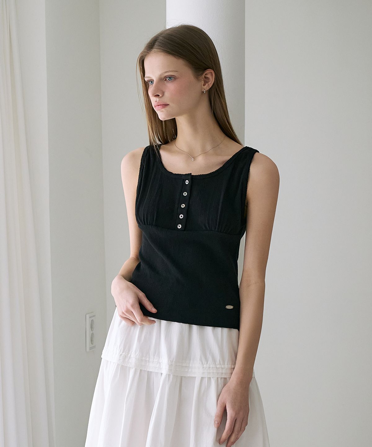 드헤베(DEHEVE) Lace Button Sleeveless [Black]