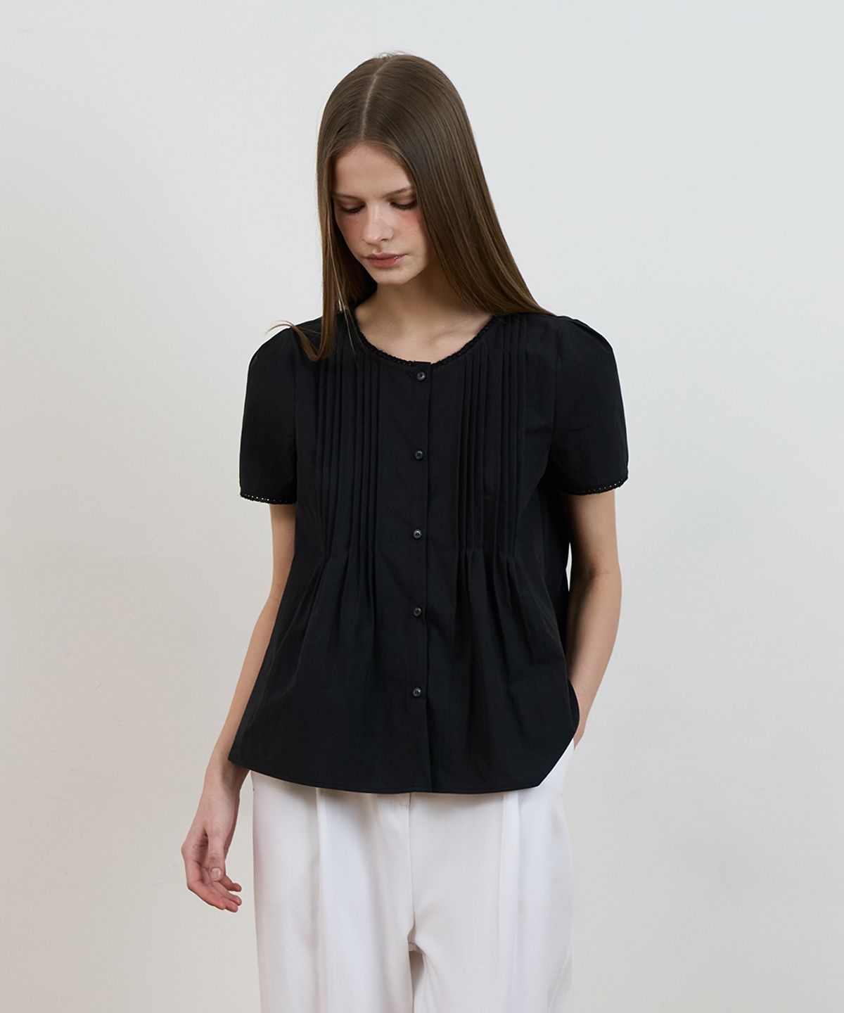 드헤베(DEHEVE) Lace Trim Pintuck Blouse [Black]
