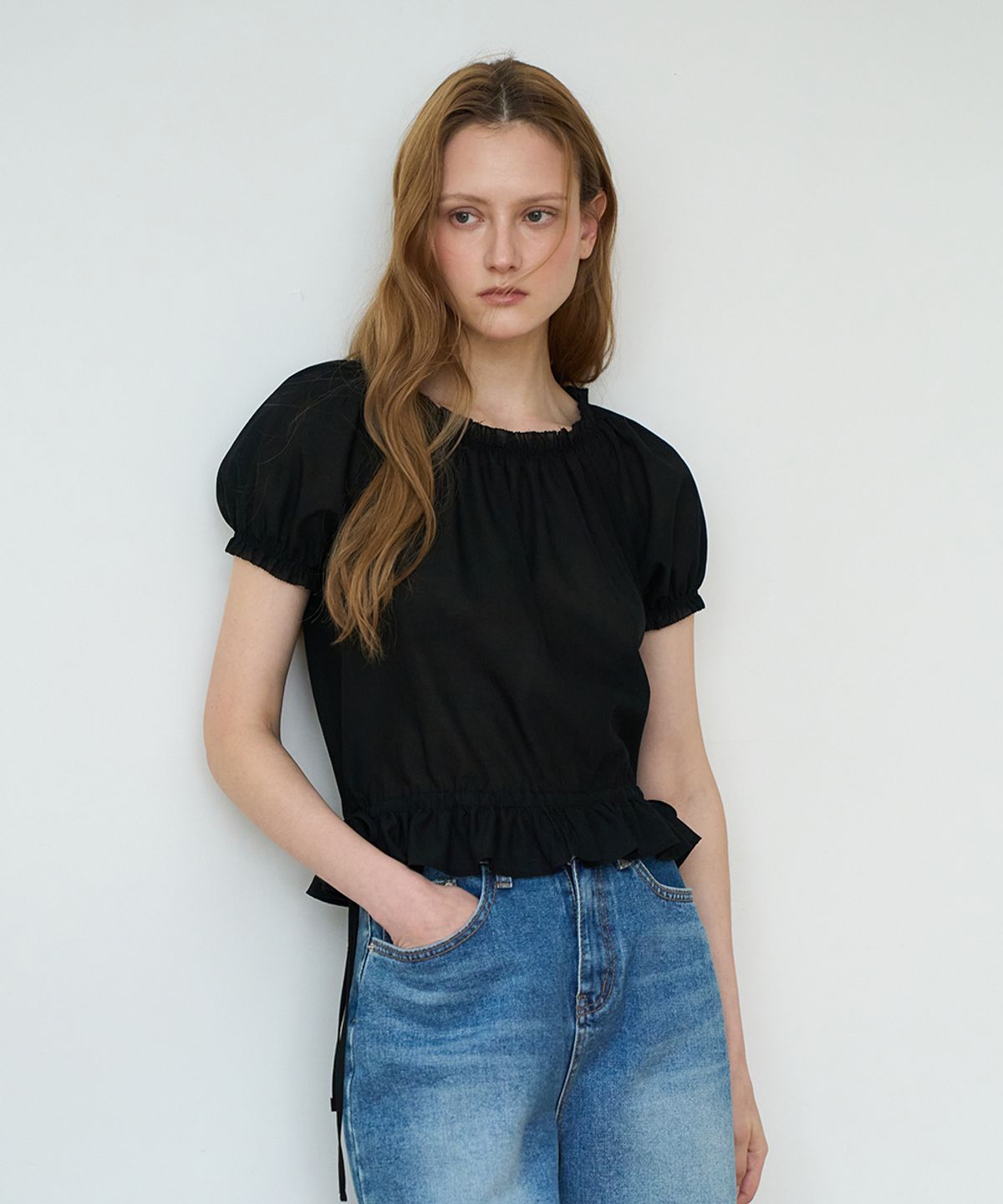 드헤베(DEHEVE) Frill Puff Crop Blouse [Black]