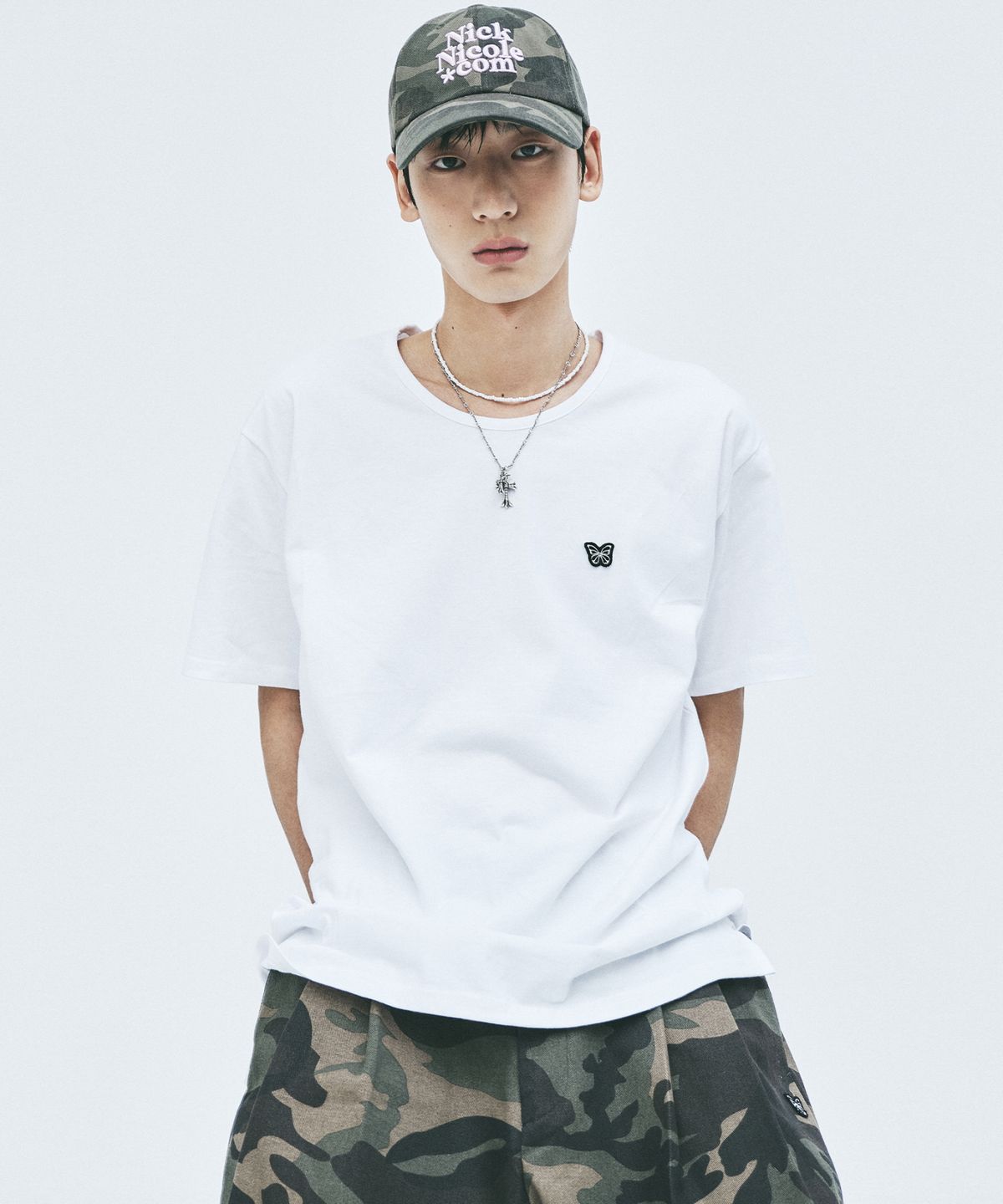닉앤니콜(NICK&NICOLE) FLUID BUTTERFLY SLIT T-SHIRT_WHITE