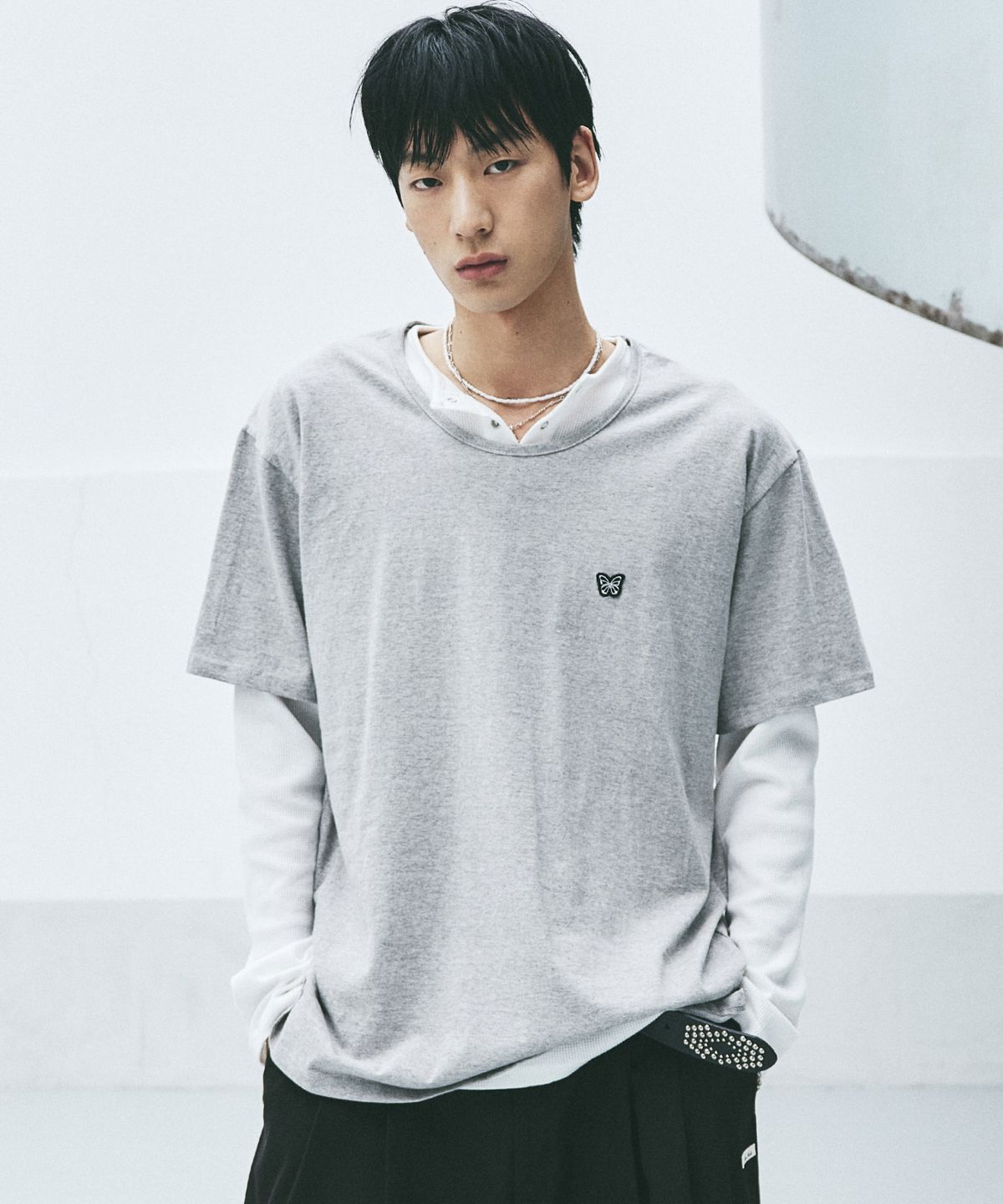 닉앤니콜(NICK&NICOLE) FLUID BUTTERFLY SLIT T-SHIRT_GRAY