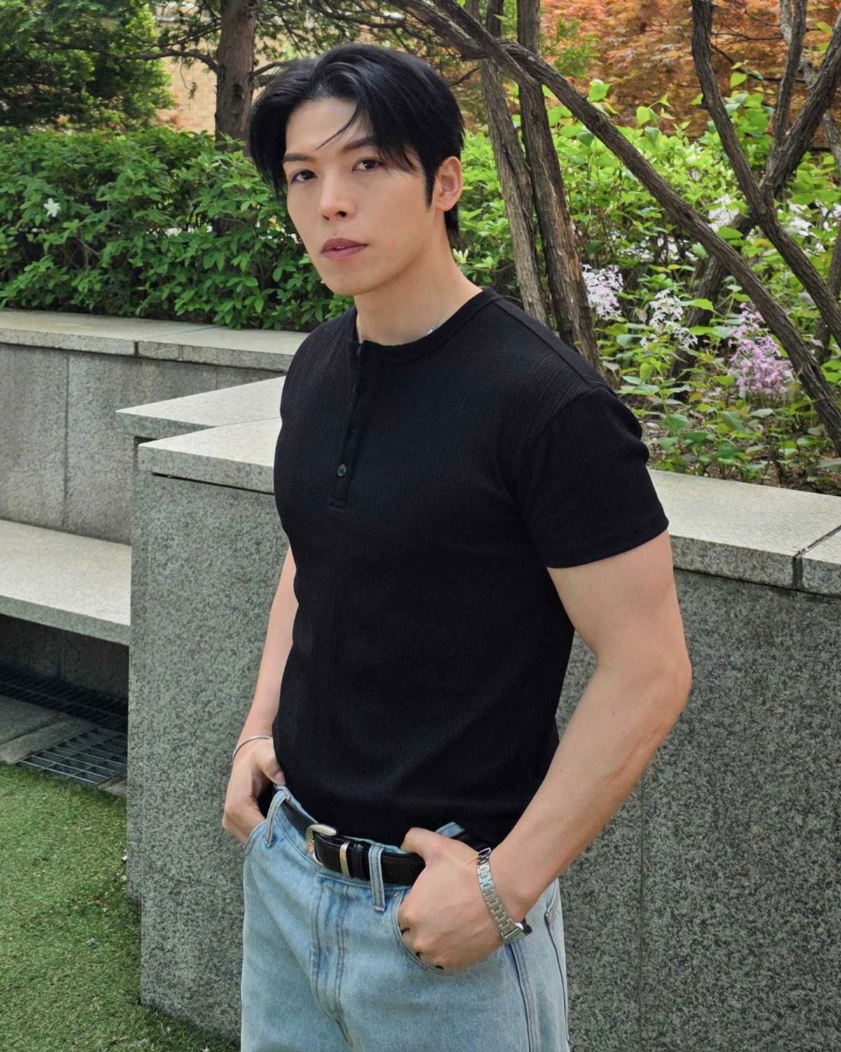 에드리엘로스(ADLIELOS) 리브드 헨리넥 머슬핏 티셔츠 [블랙]