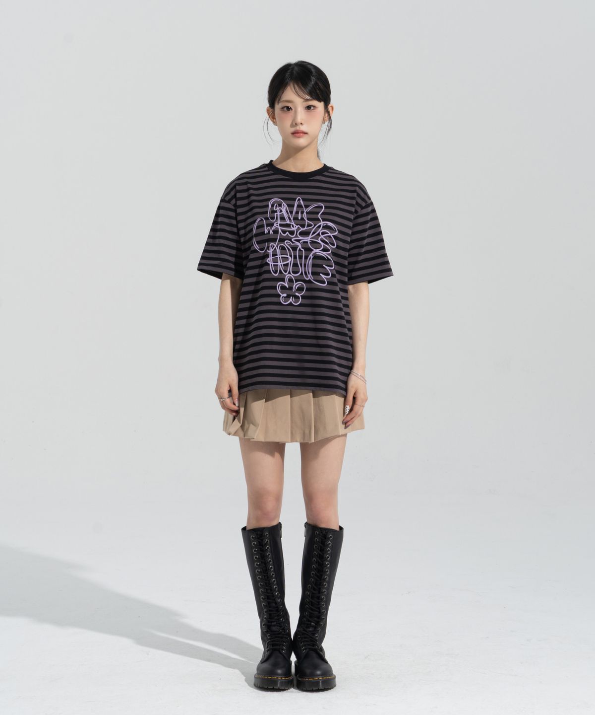페이즈화이트(PHASEWHITE) [PHASE_4] GRAFFITI STRIPE SHORTSLEEVES _BLACK / 8802026-ST21