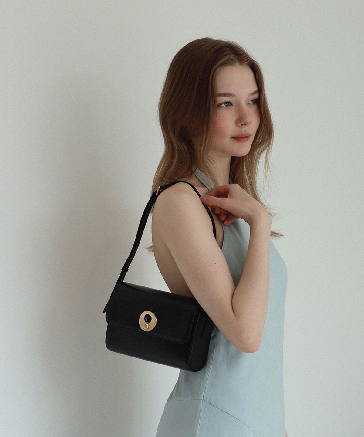 옴니포턴트(OMNIPOTENT) Momentum Flap bag Gold ver. 2colors