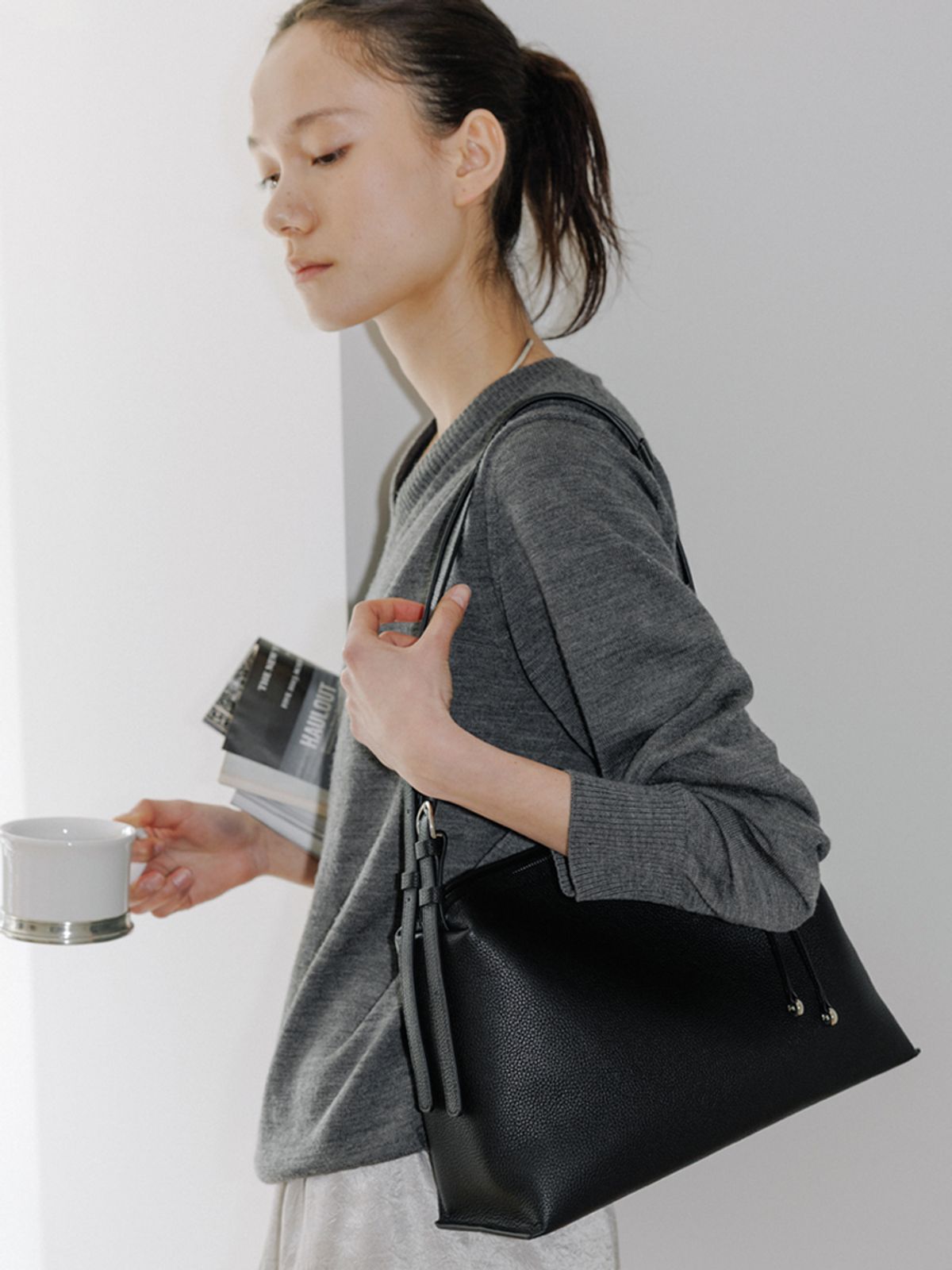 드메리엘(DEMERIEL) Lucy Hobo Bag Black