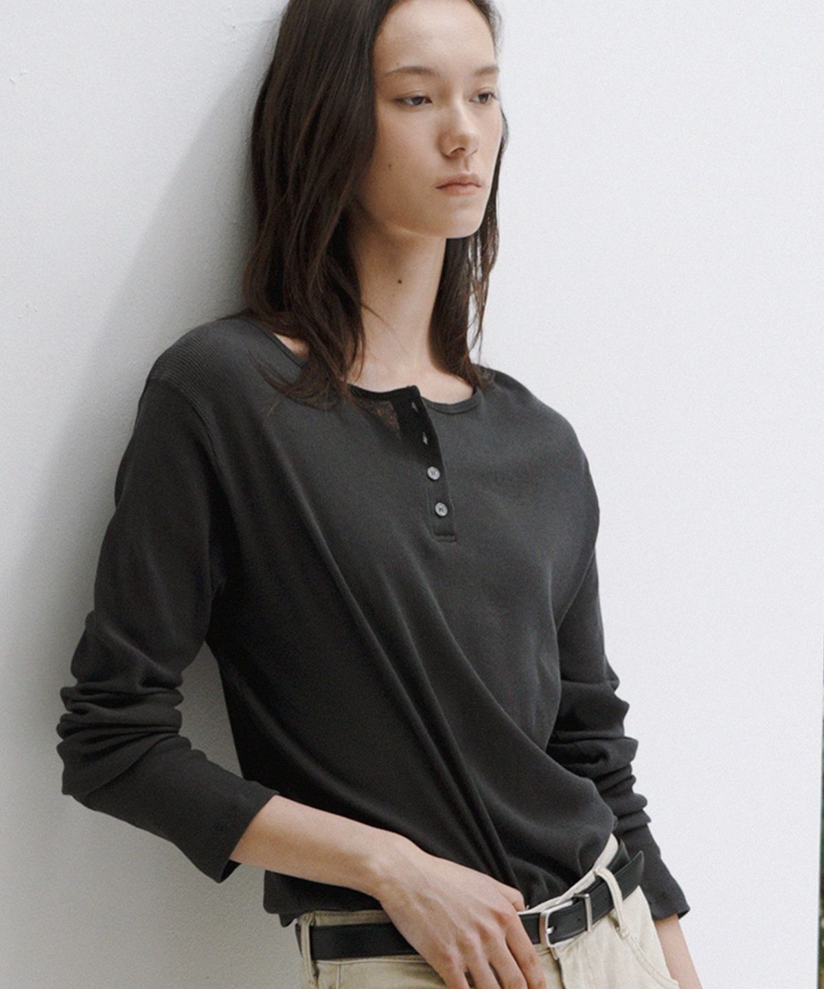 퀸스래빗(Q'SRB) Sheer Ribbed Long Sleeve Henley Top_3colors