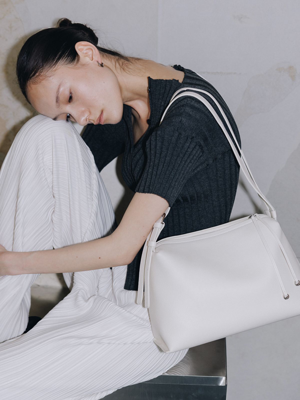 드메리엘(DEMERIEL) Lucy Hobo Bag Ivory