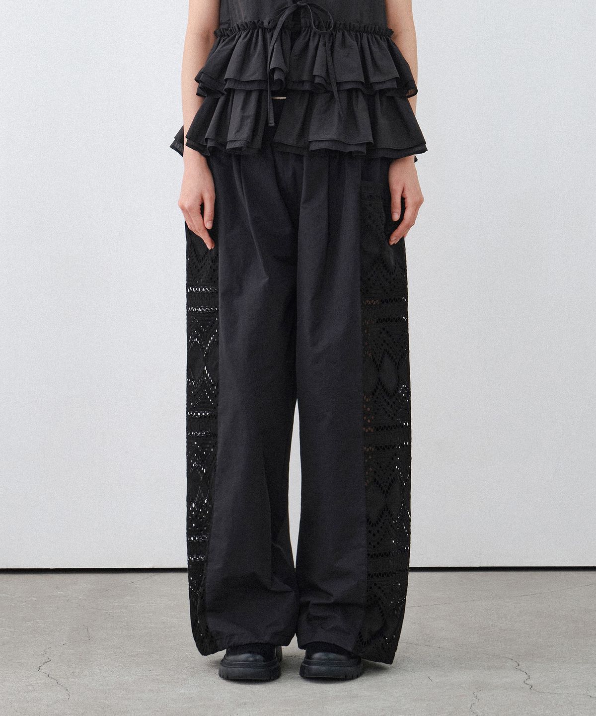 힐리먼트(HELEMENT) 여성 아일렛 와이드팬츠 (BLACK)