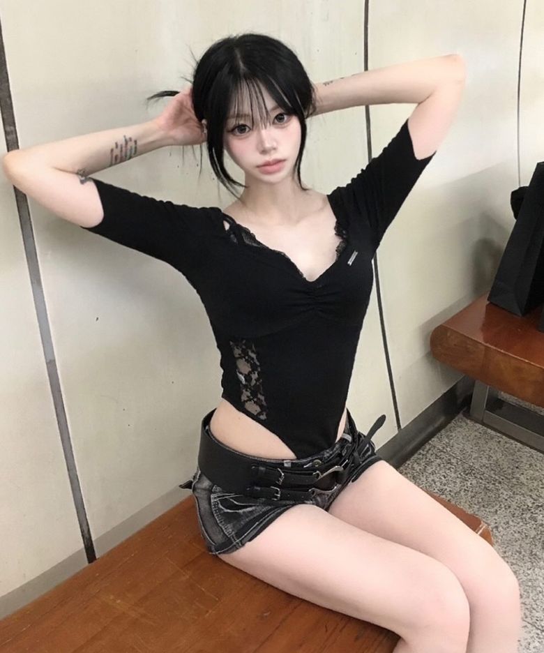 Bust Line Lace Bodysuit (Black)
