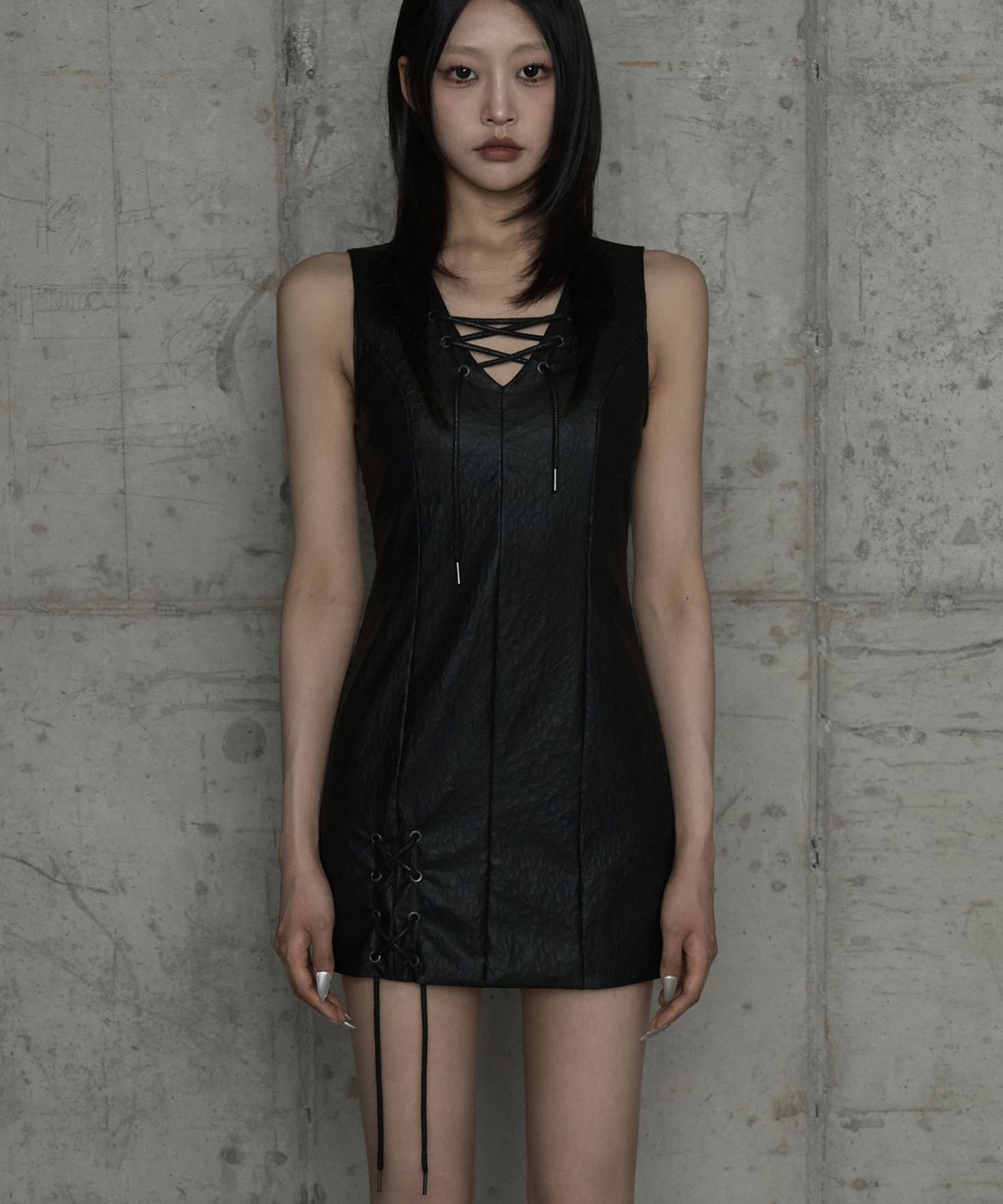 에트오소메(ETRE AU SOMMET) Corset Panel Leather One-Piece (Black)