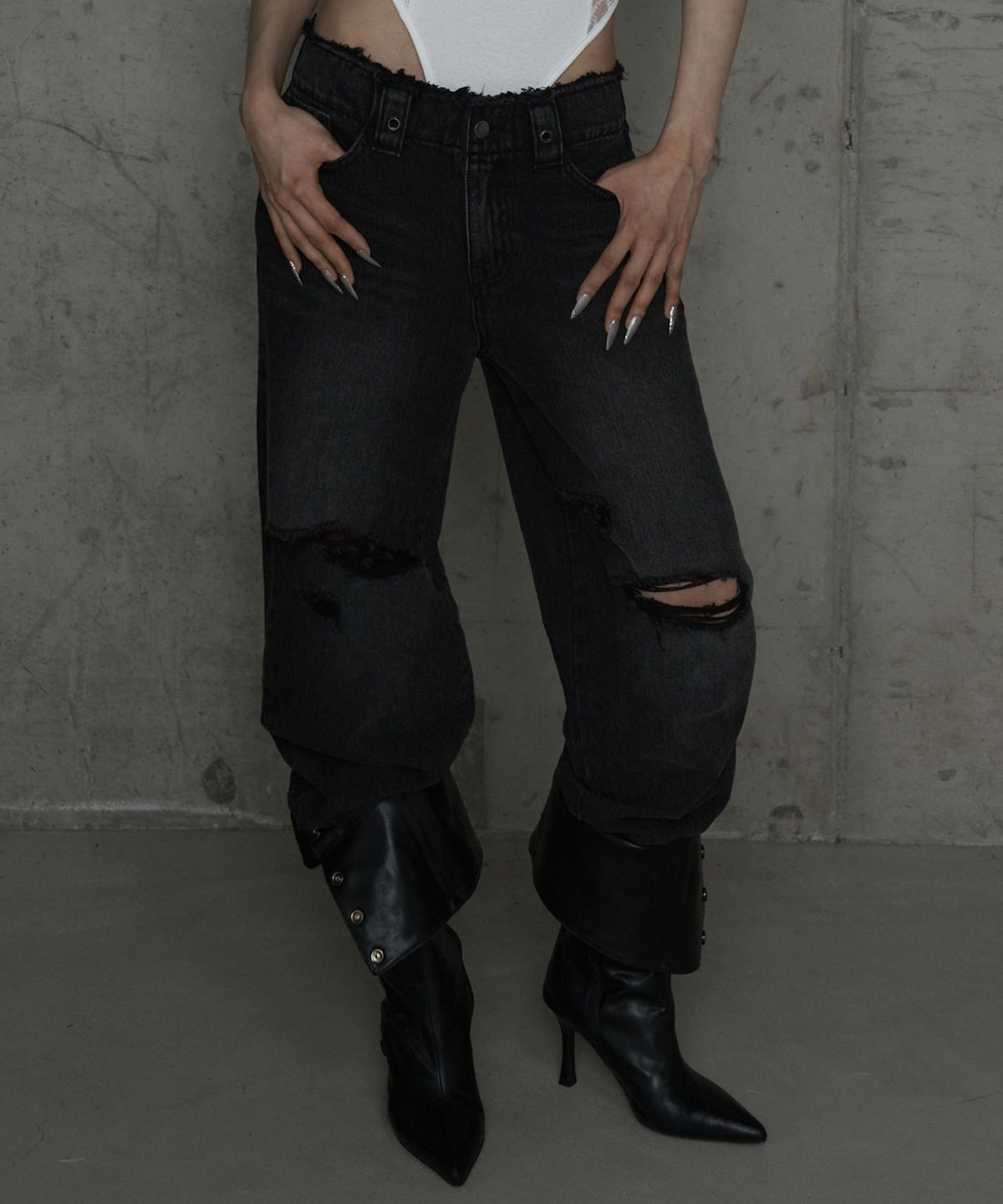 에트오소메(ETRE AU SOMMET) Wide Front Damage Denim Pants (Dark Gray)