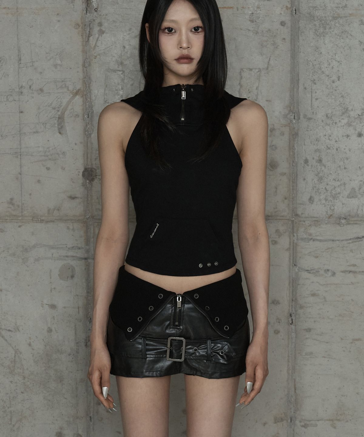 에트오소메(ETRE AU SOMMET) Zipper Halter Turtleneck Point Pocket Hoodie (Black)