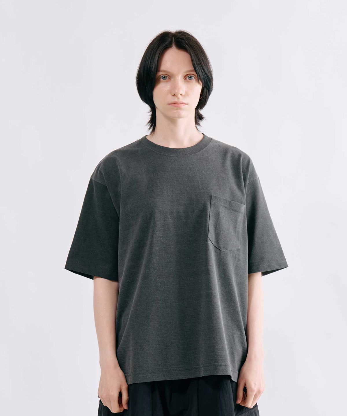 스미스아머(SMITHARMOR) [UNISEX] 테이즈 피그먼트 워싱 포켓 티셔츠_차콜