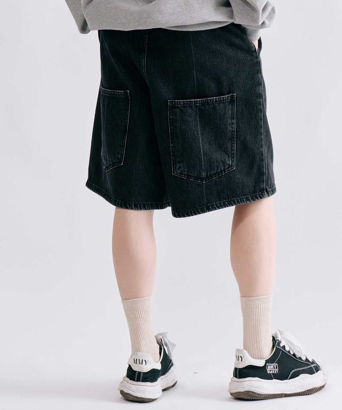 스미스아머(SMITHARMOR) [UNISEX]벨타 로우포켓 워싱 데님 버뮤다 팬츠_흑청