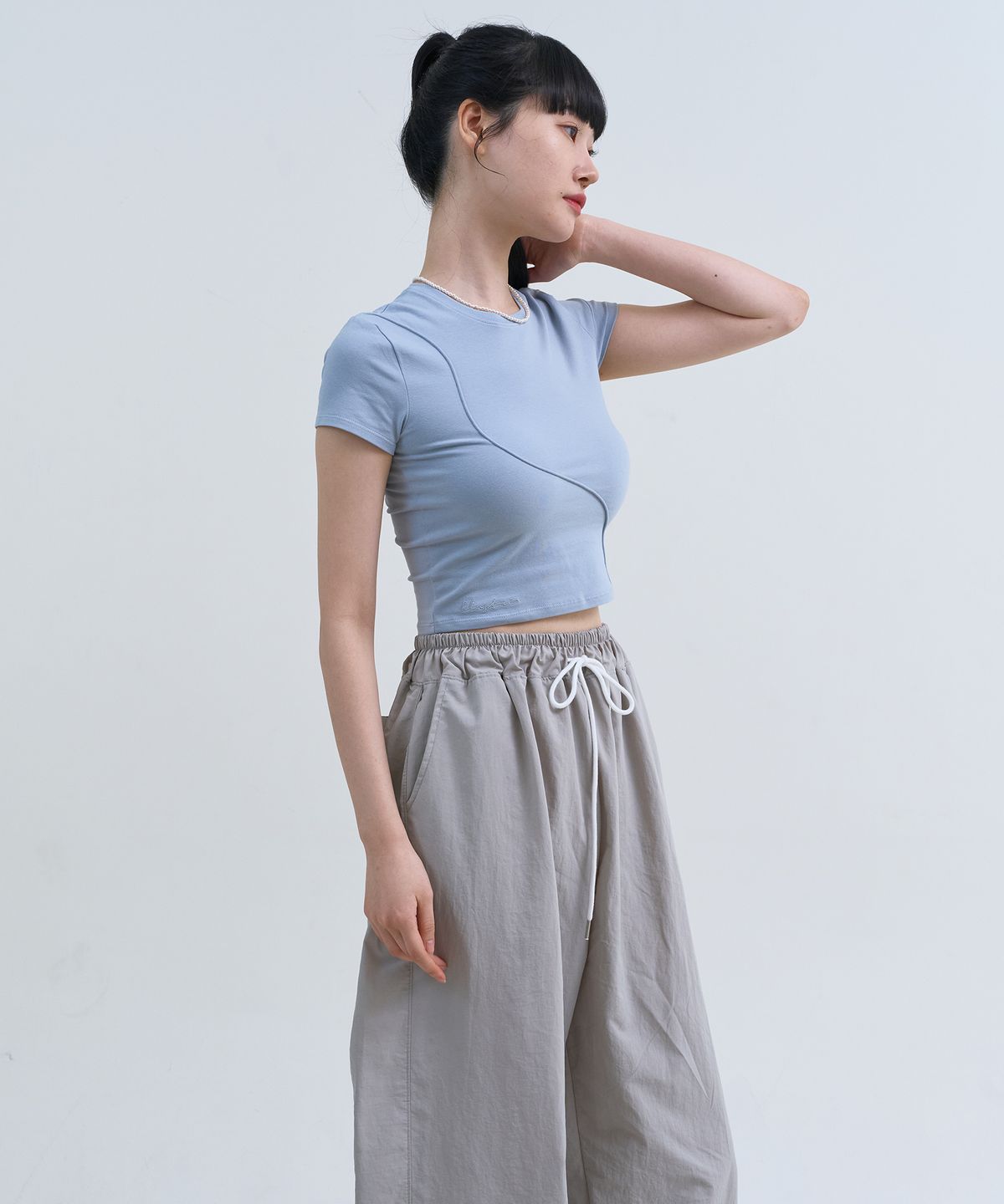유스트레(LLUSTRE) 파이핑 슬림핏 반팔티셔츠 (스카이블루)