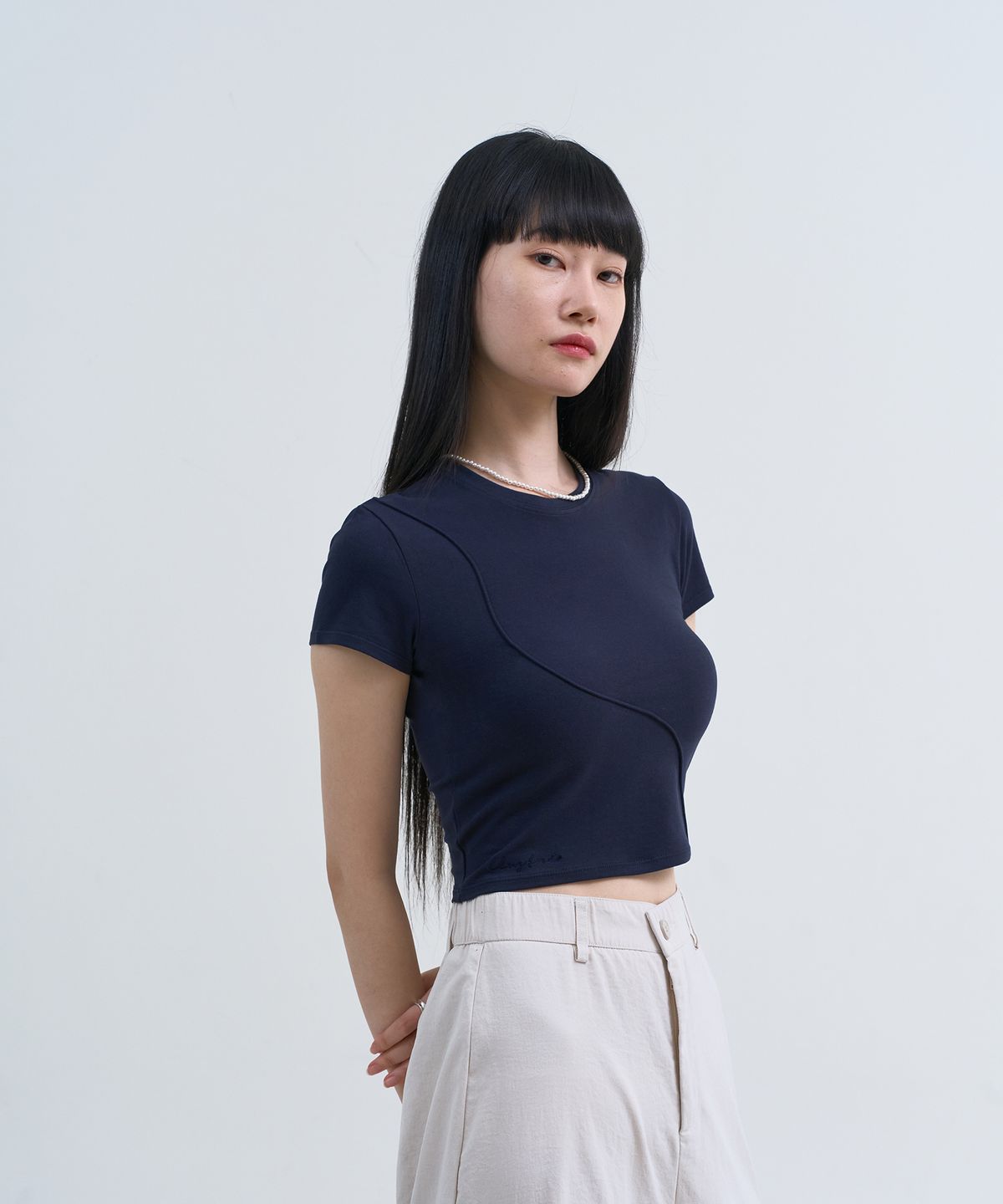 유스트레(LLUSTRE) 파이핑 슬림핏 반팔티셔츠 (네이비)